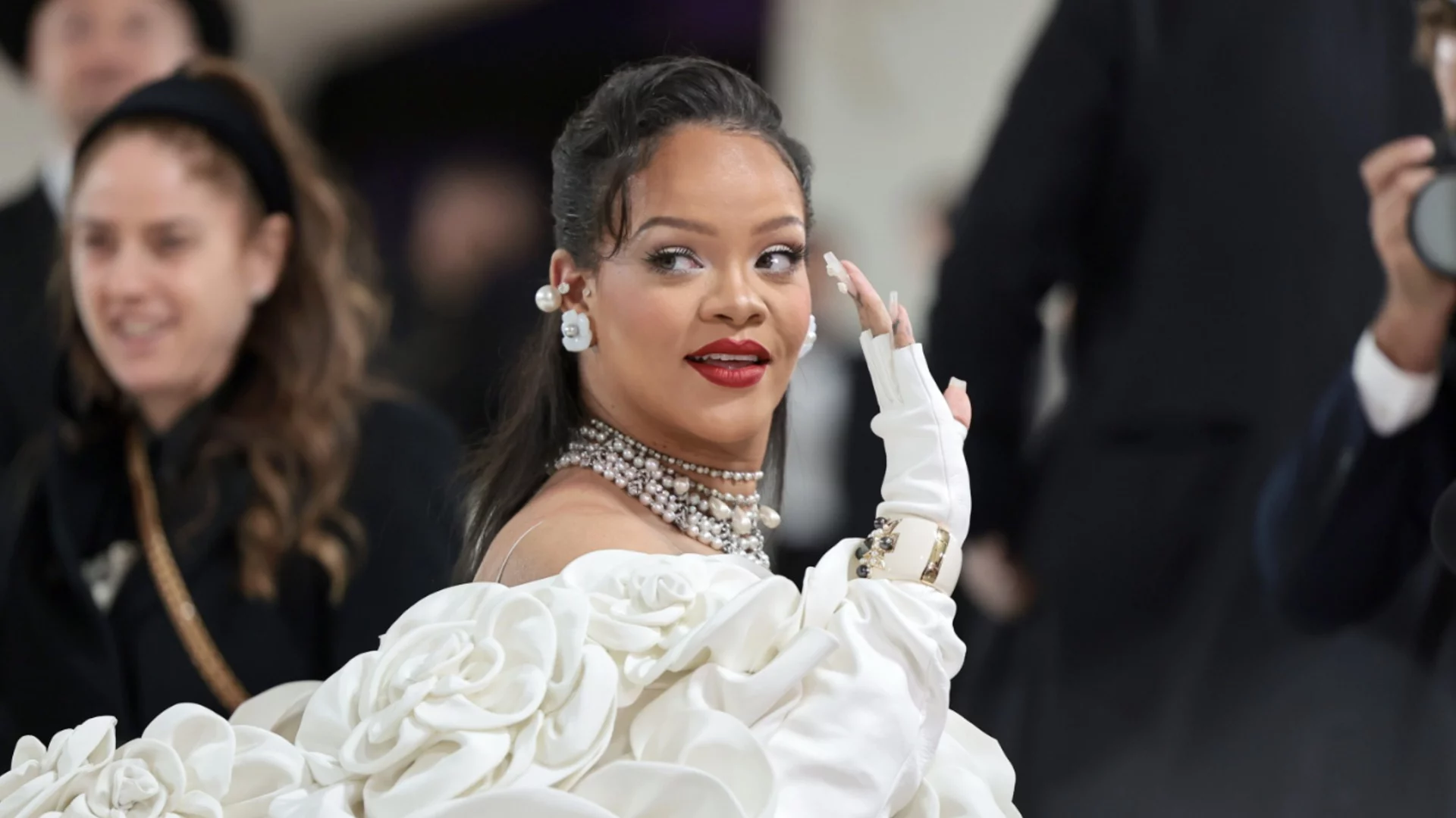 Стрелба по дома на Риана. Певицата е била вътре