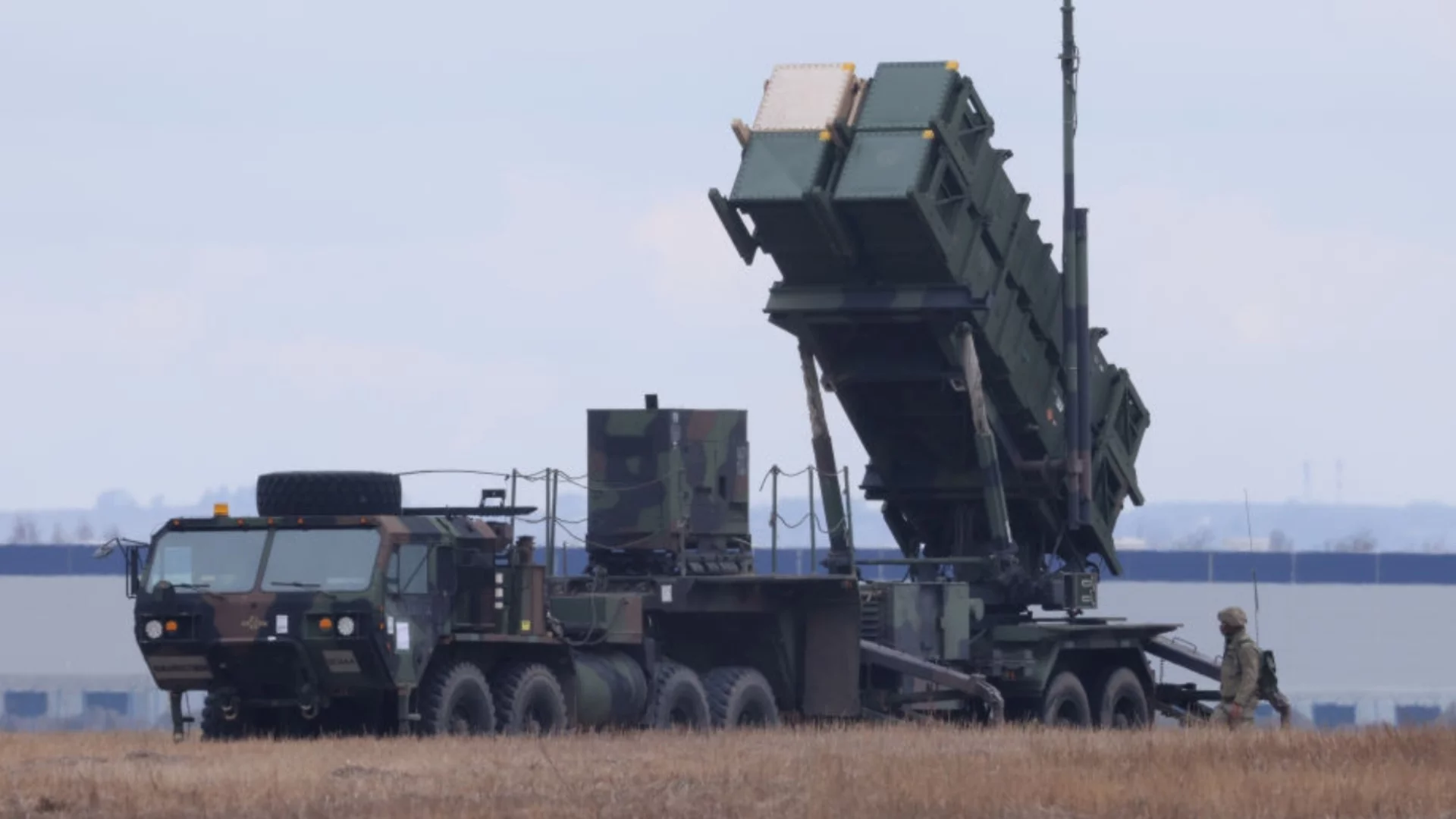 Докато Тръмп играе голф: Ракета от "Пейтриът" изглежда падна в квартал в Манама (ВИДЕО)