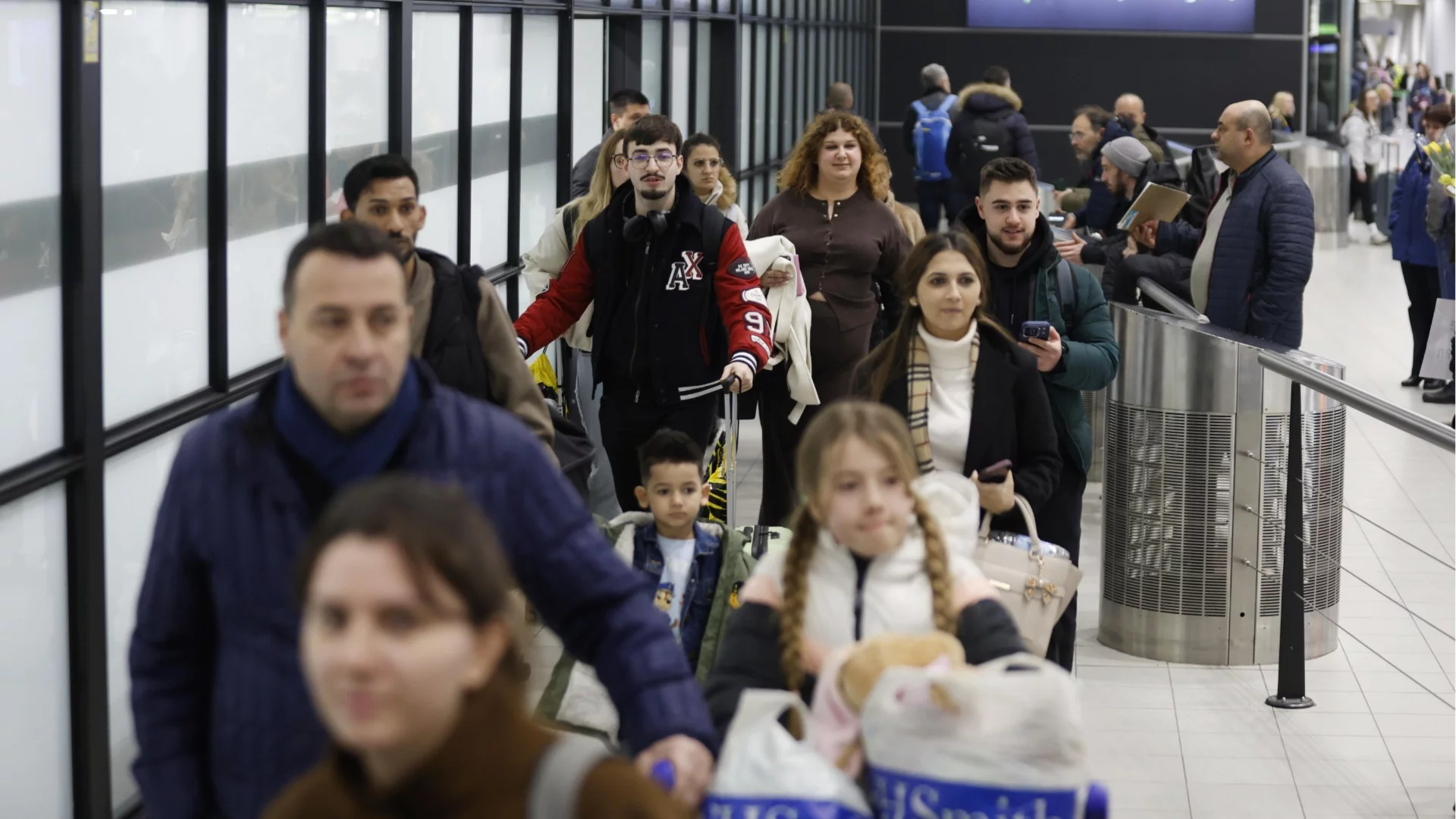 Продължава евакуацията на българи, блокирани в Близкия изток