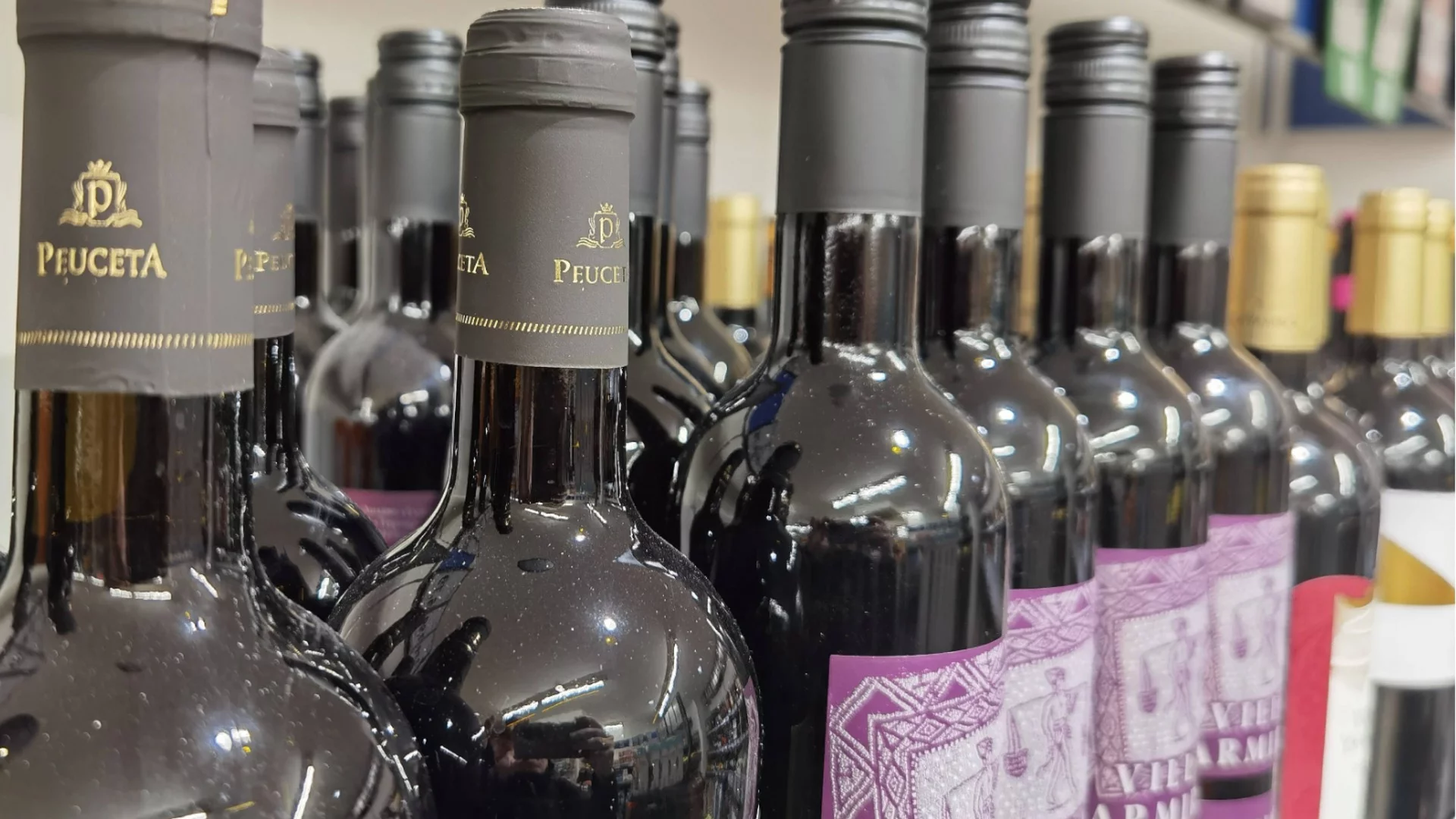 Наздраве: Продават на търг над 135 хилади литра ничий алкохол