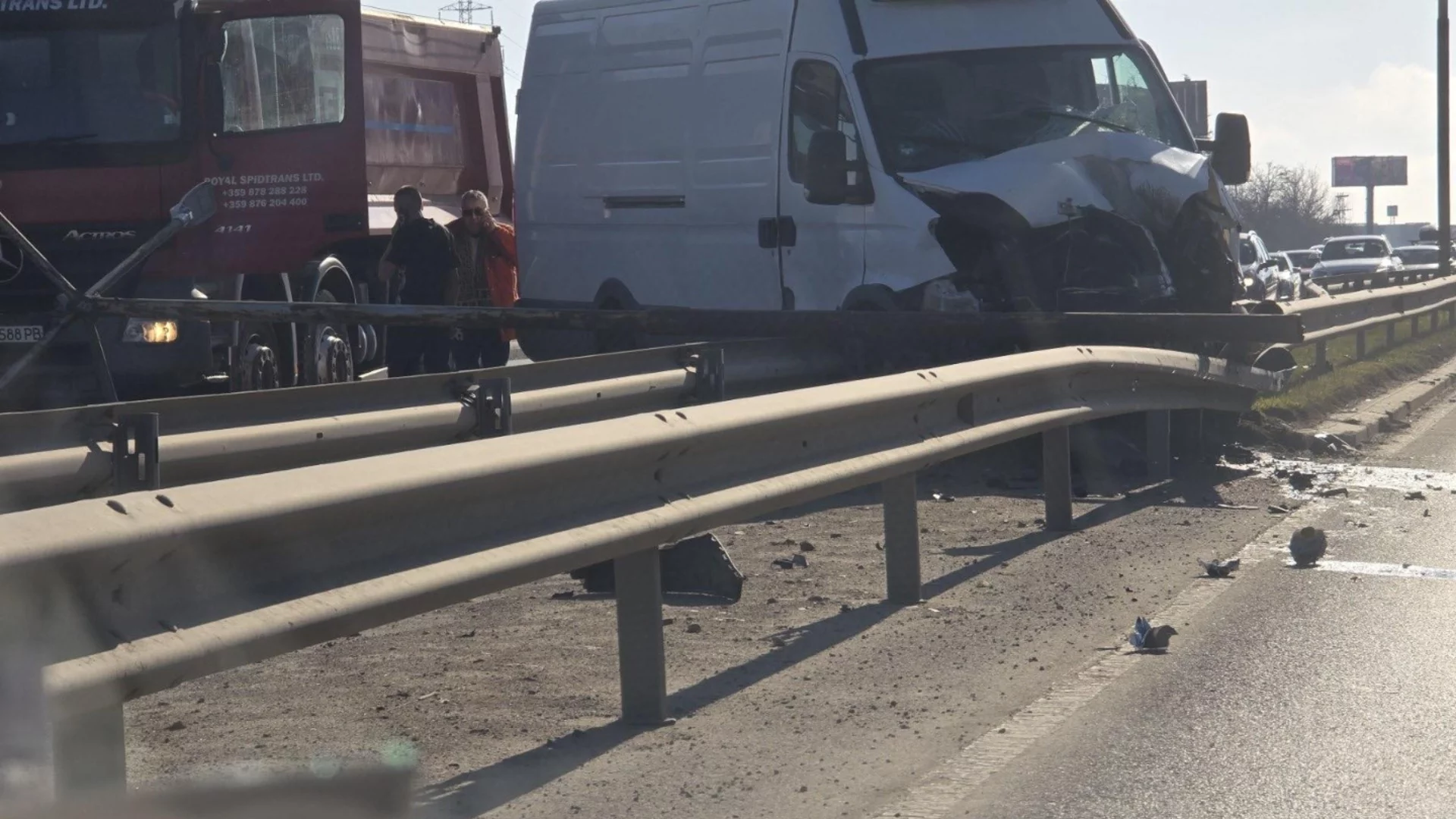 Катастрофа блокира движението по Околовръстното в София (СНИМКИ)