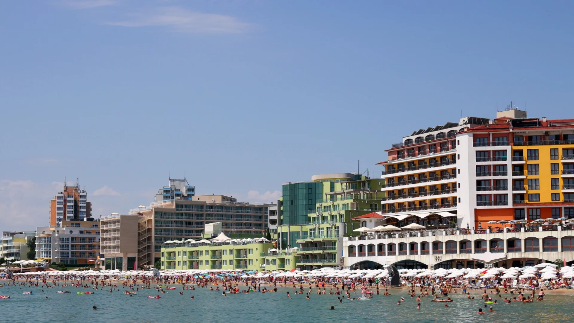 Държавата да даде пари за туризма, ако не иска да дава пари за помощи: Хотелиери искат реклама и компенсации