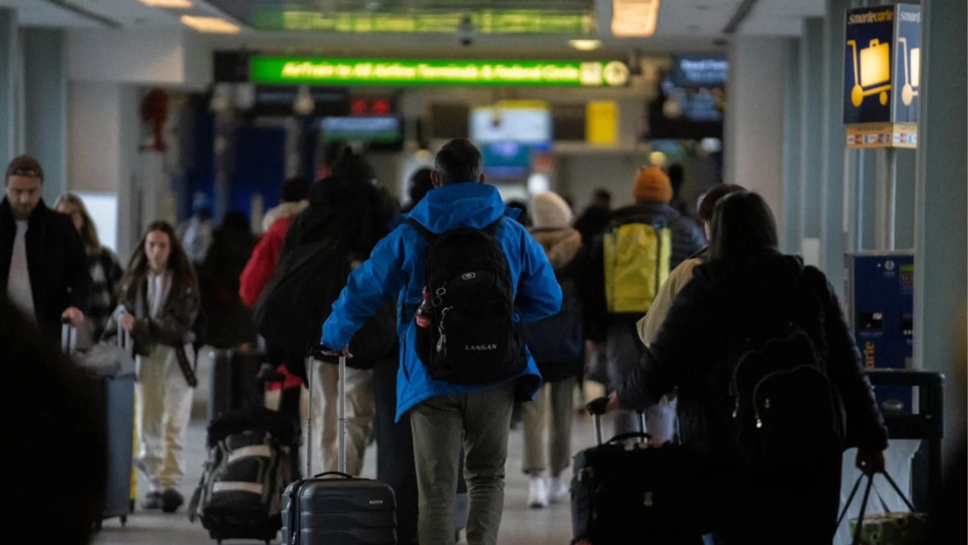 Паника на летище в САЩ: Евакуираха пътници заради бомба (ВИДЕО)