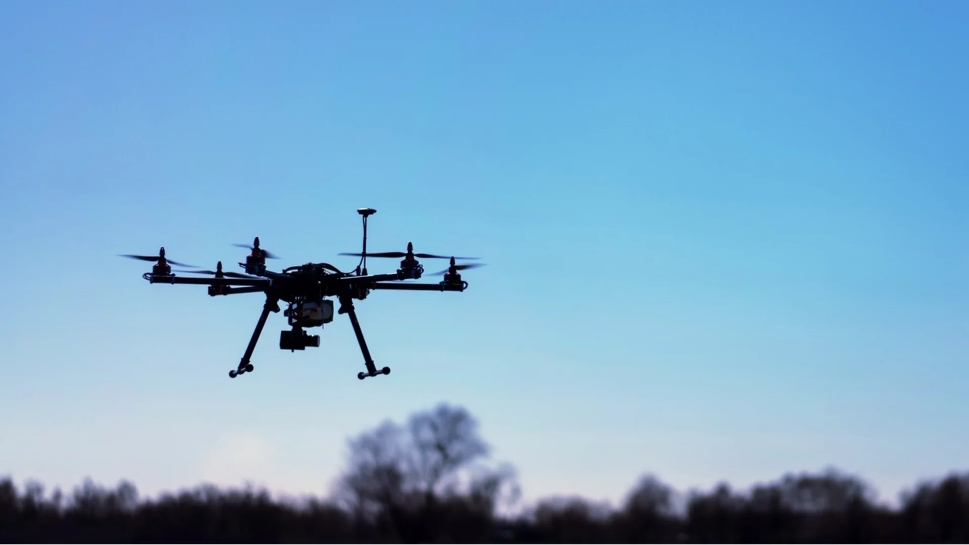 "Може да се стигне до самолетна катастрофа": Военен за опасността от дронове на летището