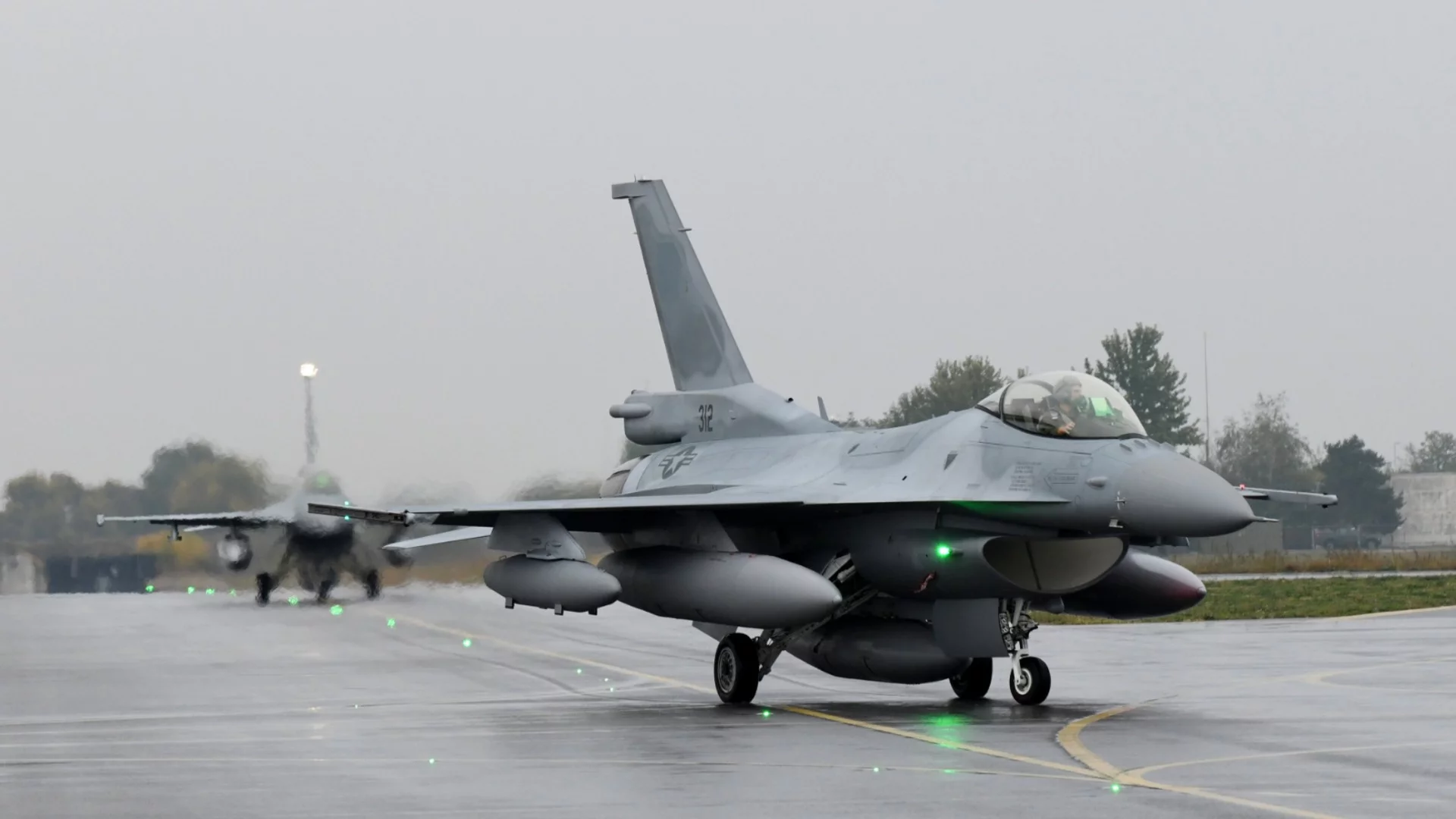 Българските F-16 на учение. МО: Не е свързано с войната в Иран