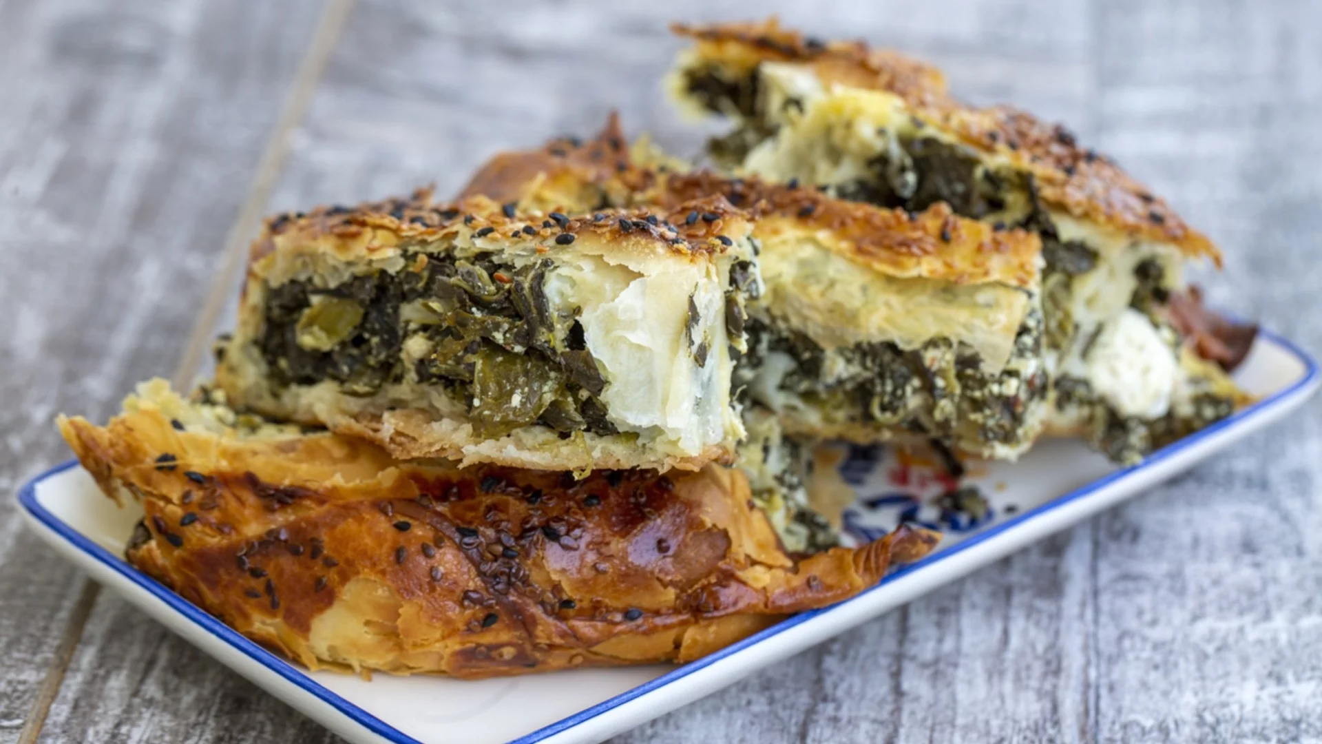 Как се приготвя класическата баница със спанак за началото на пролетта