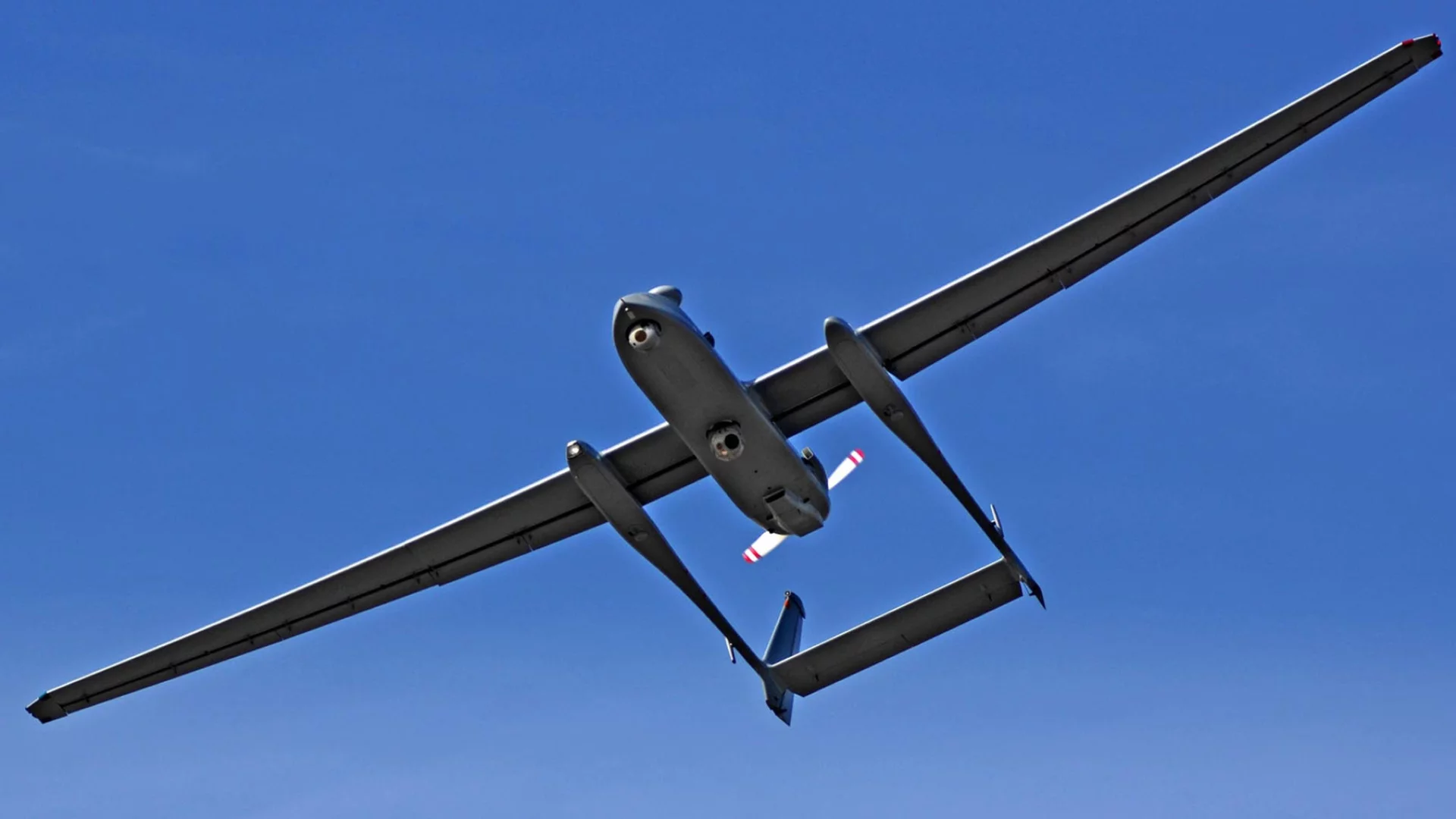 С по-голям обхват и повече заряд: Усъвършенстват ключови украински дронове