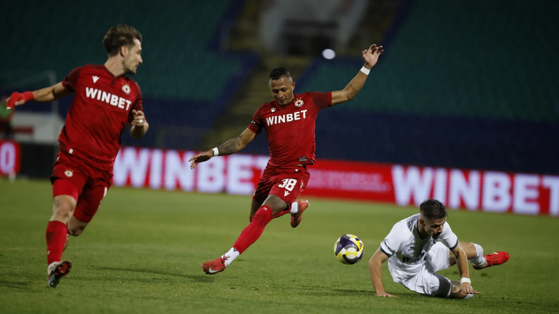 "Син" глас за ЦСКА: "Бият едно на мъка! Нямат изграден стил и са непостоянни" (ВИДЕО)