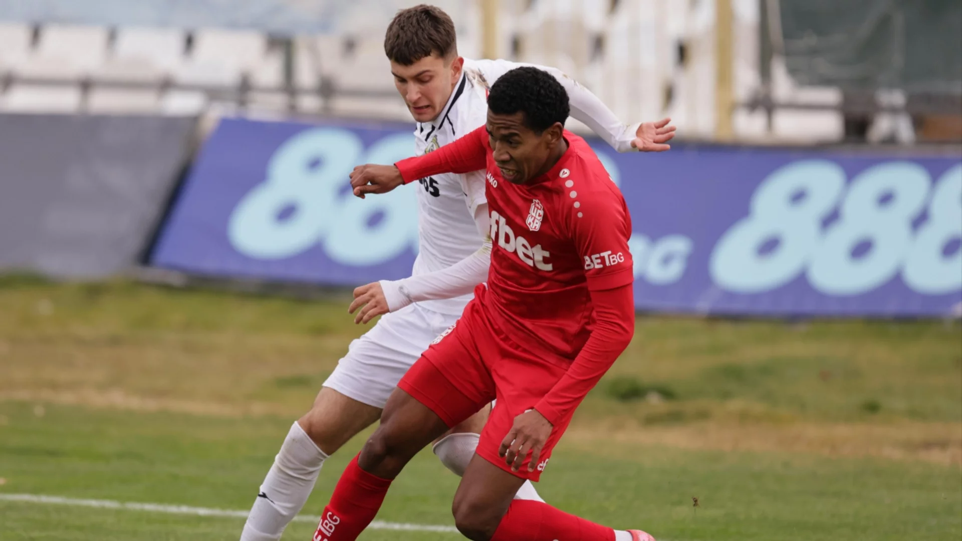 Голям скандал в тим от Първа лига – капитанът отказва да играе заради нов вътрешен правилник