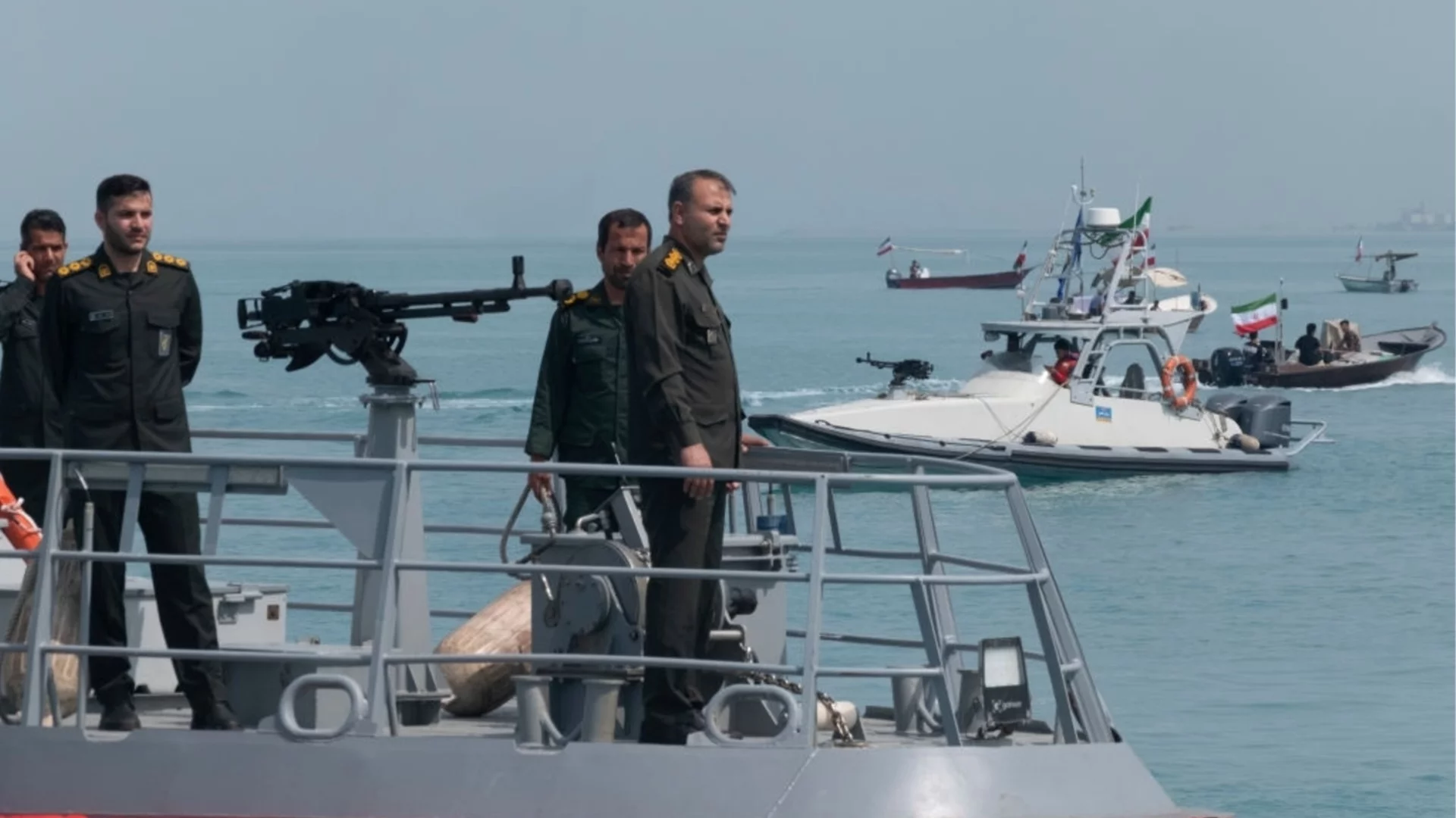 След 3 дни спокойствие: Обстрел и пожар на кораб в Ормузкия проток, два други са ударени в близост