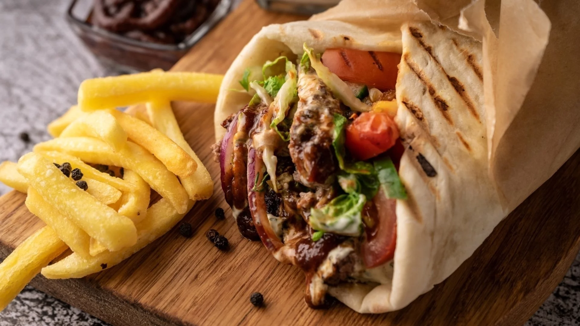 Каква е разликата между дюнер и гирос