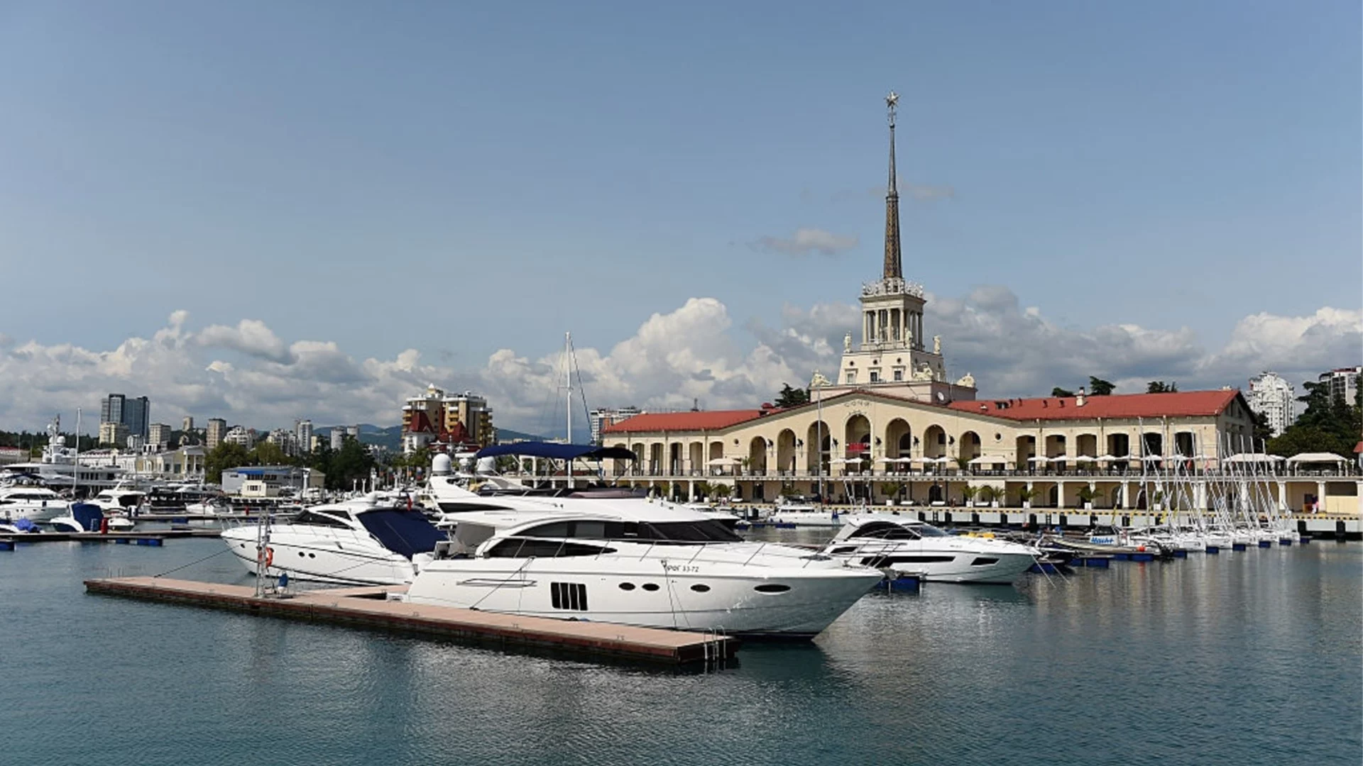 Украйна удари ПВО и важни складове на руската армия, 24-часова атака с дронове срещу Сочи (ВИДЕО)