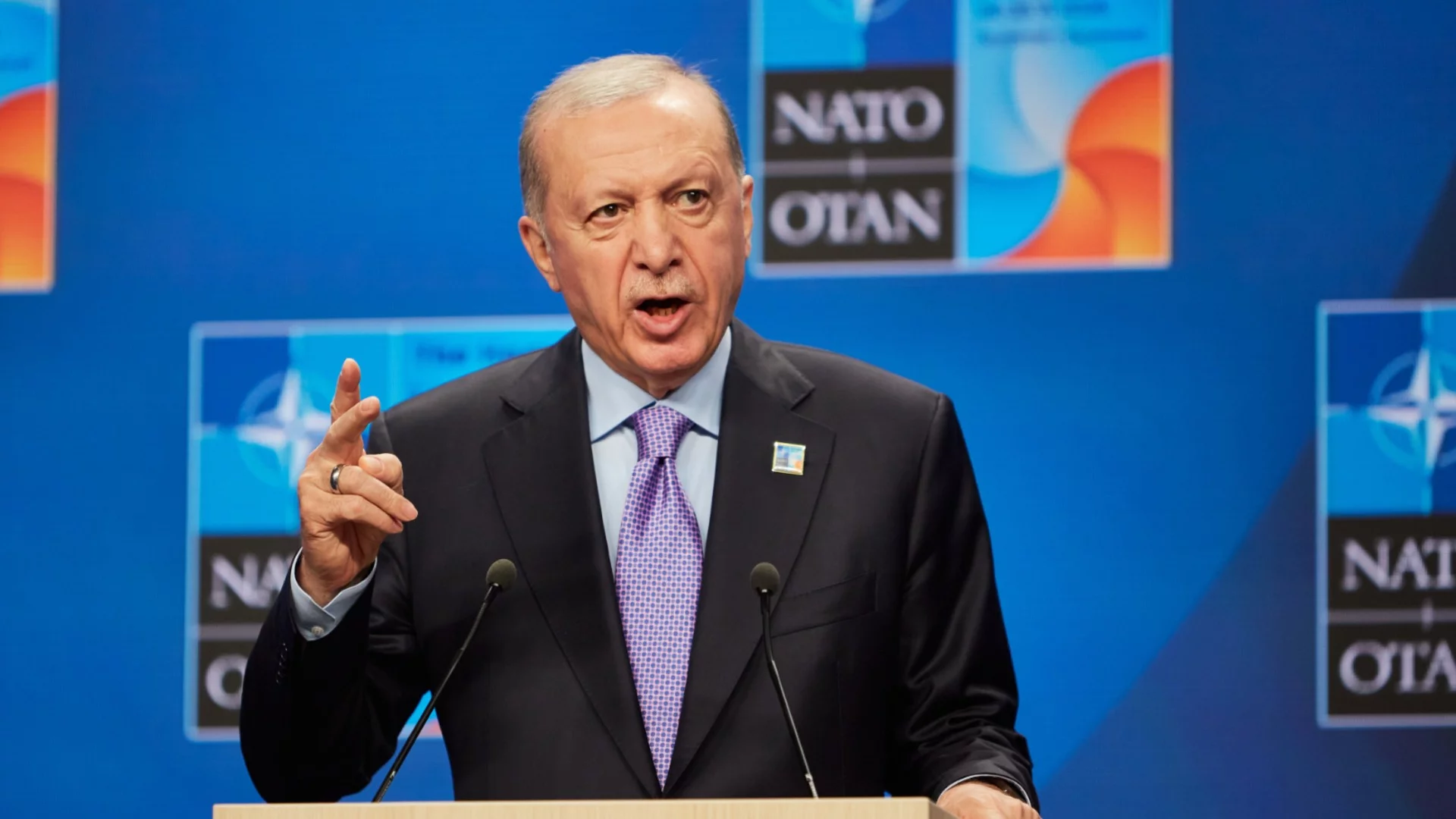 Атакуваната Турция иска да възроди преговорите за Иран, но Техеран настоява "врагът да се предаде" (ВИДЕО)