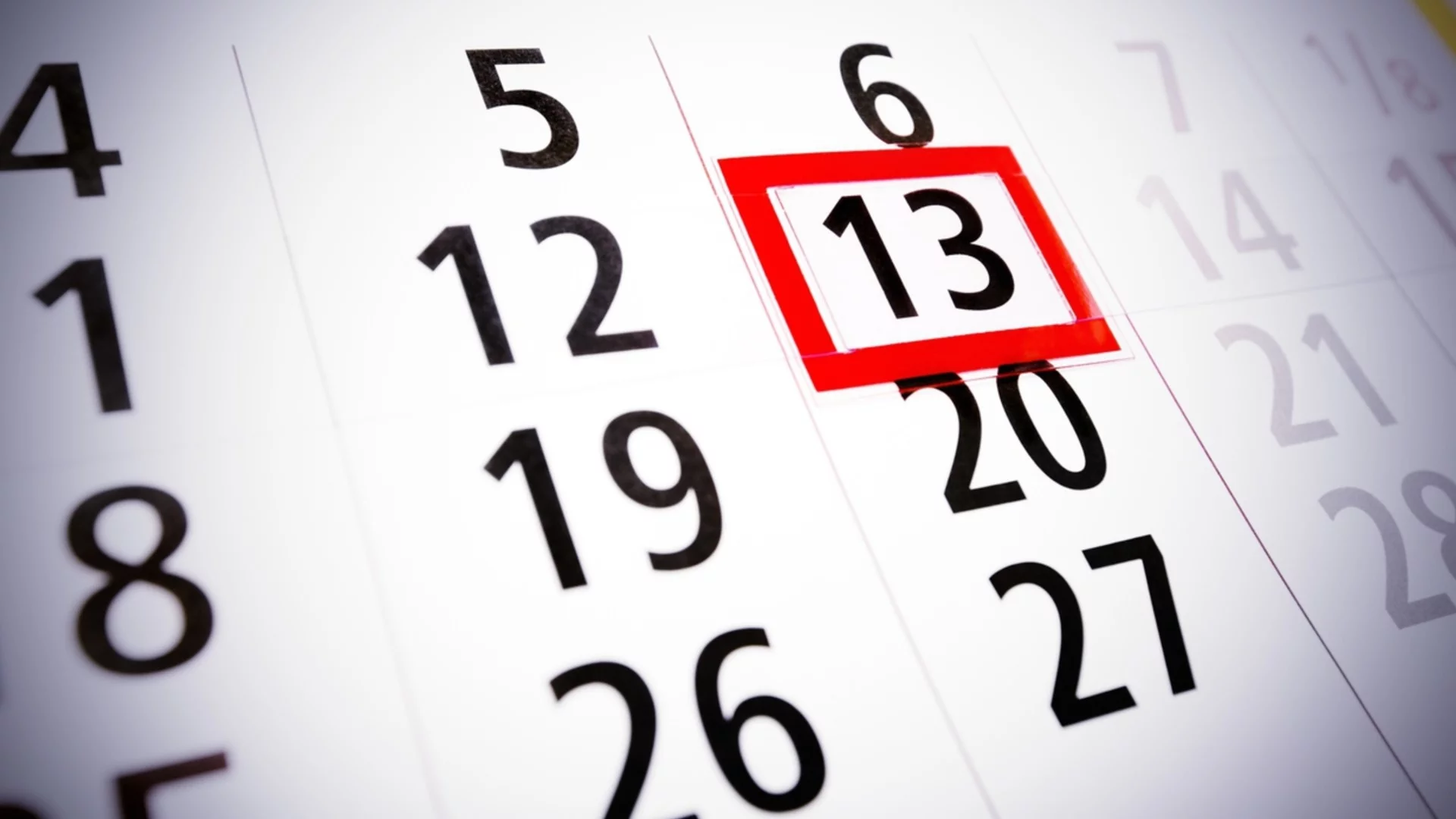 На петък 13-ти: Лъв, Козирог + още 2 зодии ще превърнат прокобата в печалба