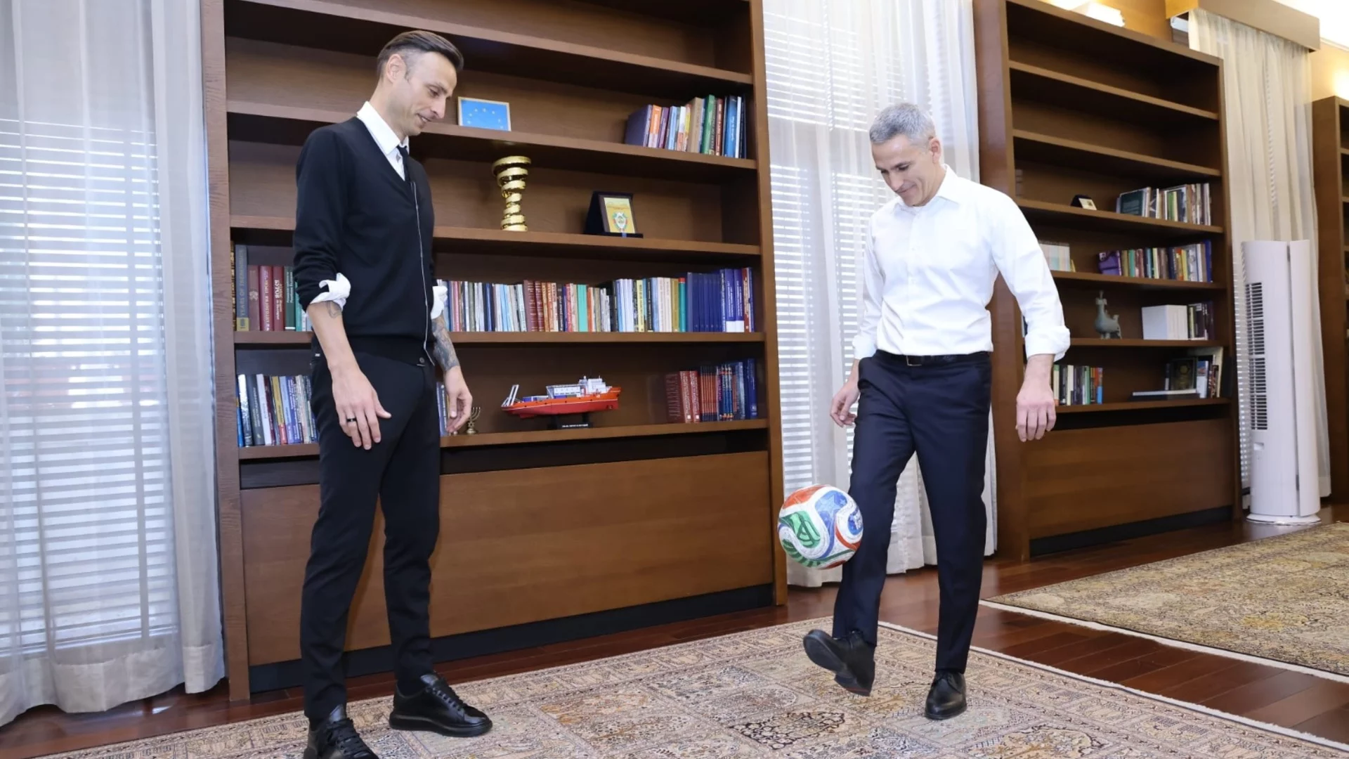 Димитър Бербатов изпрати 18 въпроса към всички спортни федерации в България