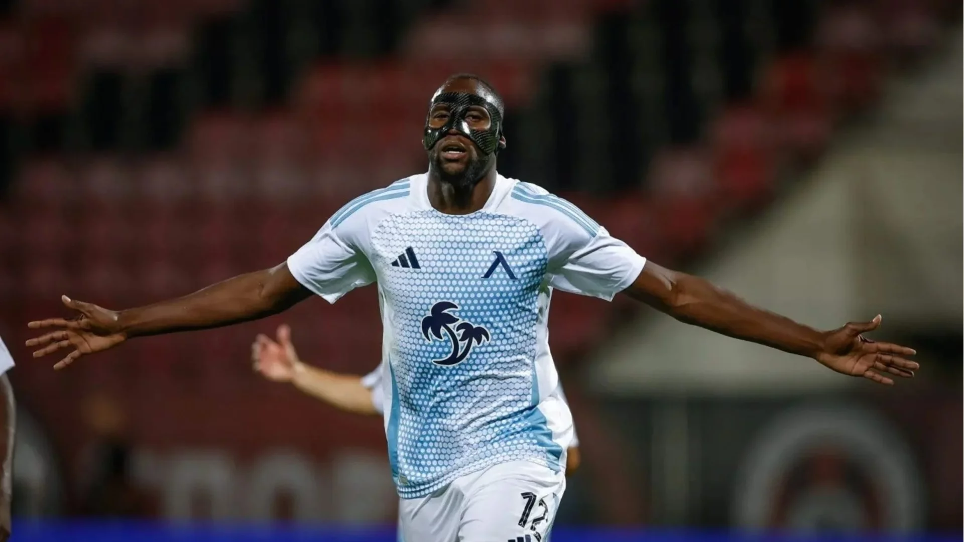 Операцията на Мустафа Сангаре мина успешно, нападателят стартира своята рехабилитация (СНИМКА)