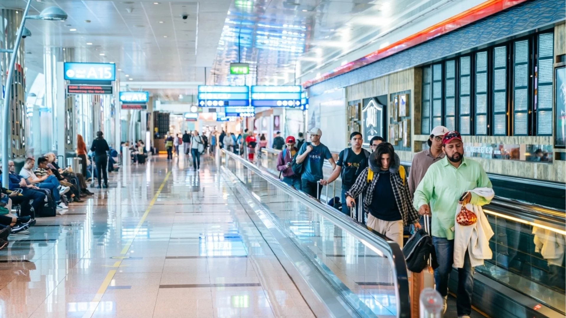 Атака с дронове срещу летището в Дубай, има ранени (ВИДЕО)