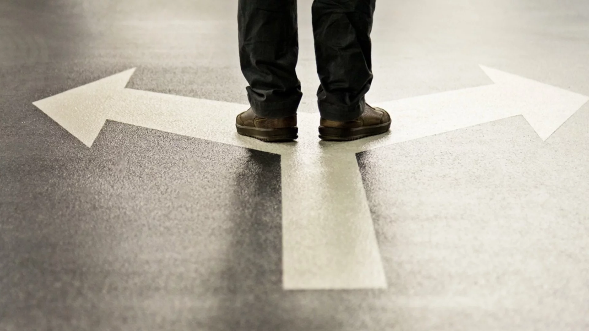 Посоки много, изходи малко: Тези 4 зодии са поставени на кръстопът в края на март