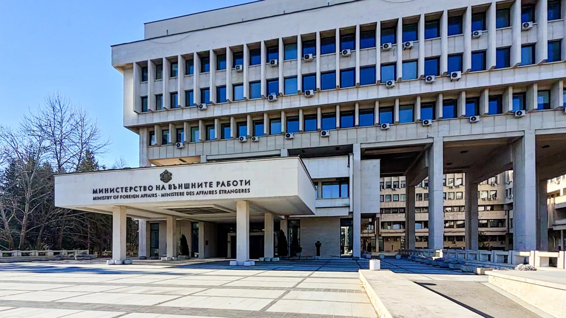 Външно министерство отново призова българите в Ливан незабавно да напуснат страната