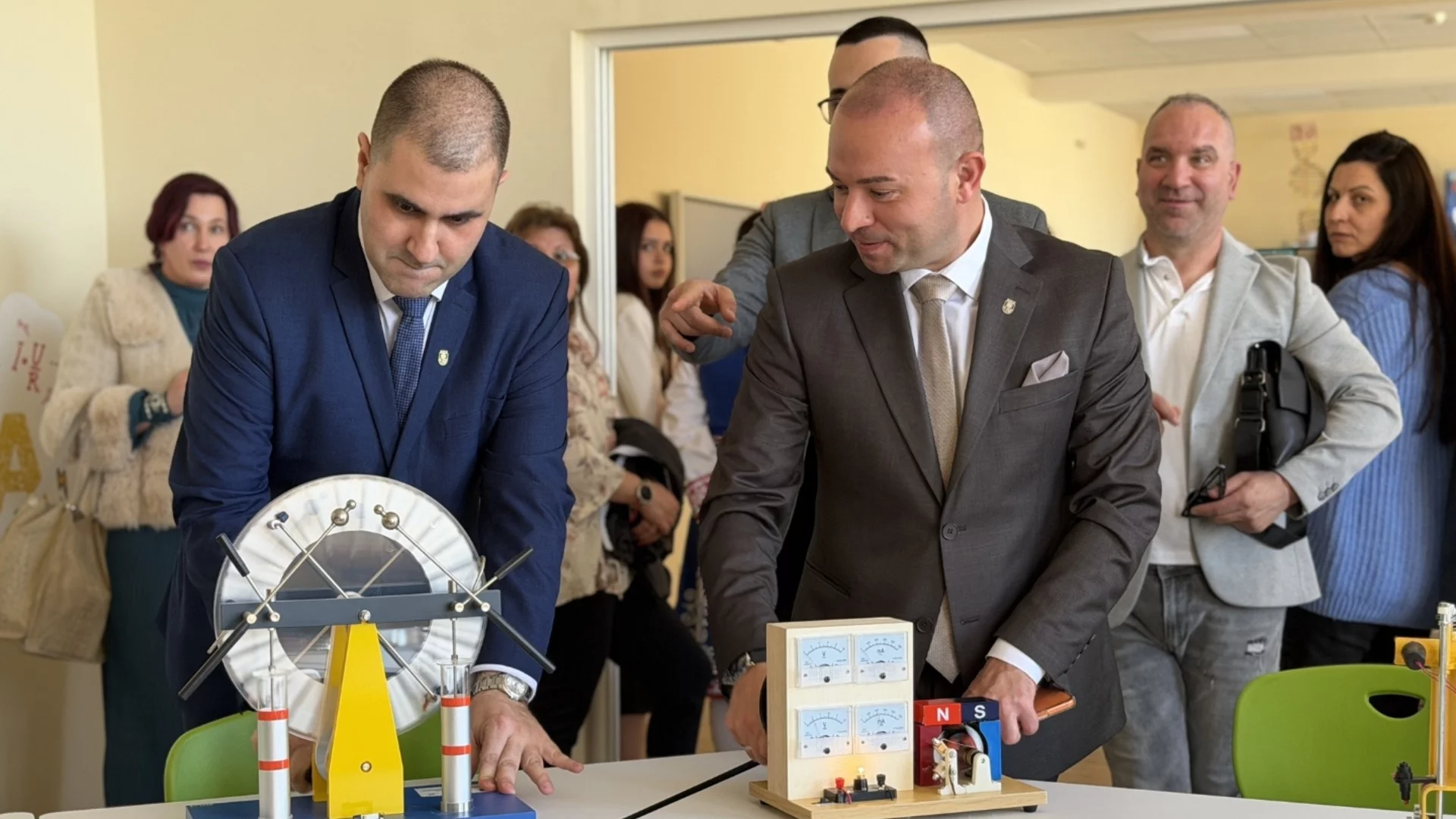 Професионална гимназия в Костинброд се сдоби с нов STEM център