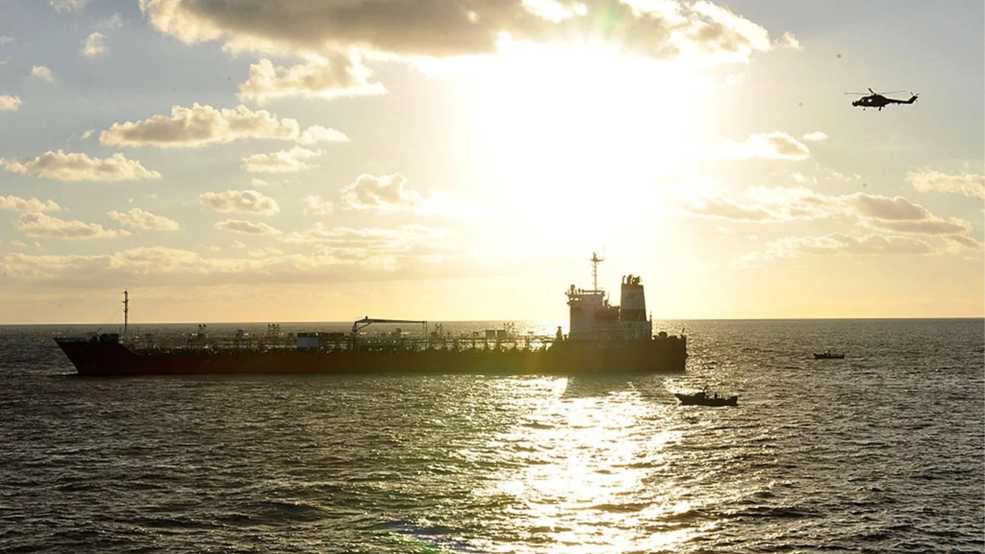 "Може би на PlayStation": Министър на САЩ обяви, че танкер е минал през Ормузкия проток, по-късно изтри публикацията