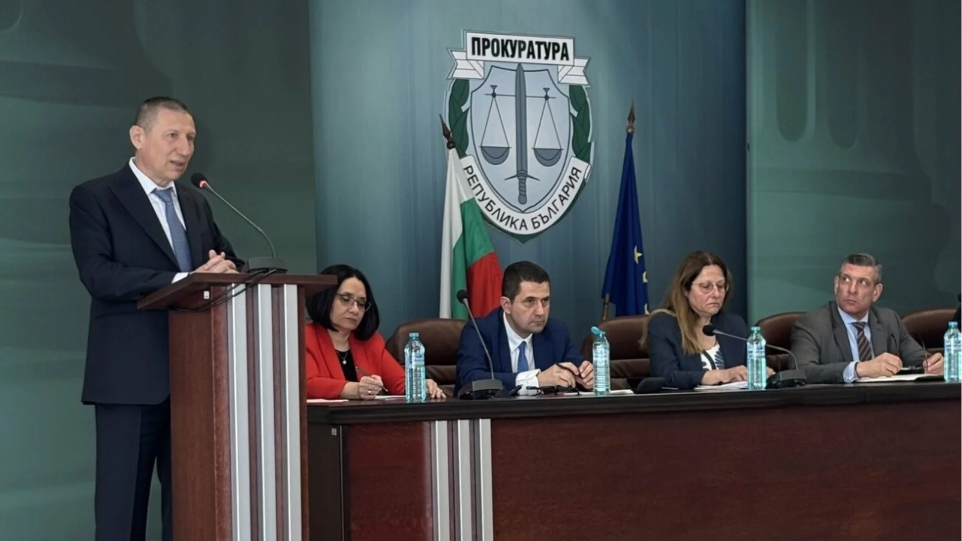 Сарафов свика съвещание за изборите в деня, когато ВСС ще обсъжда смяната му