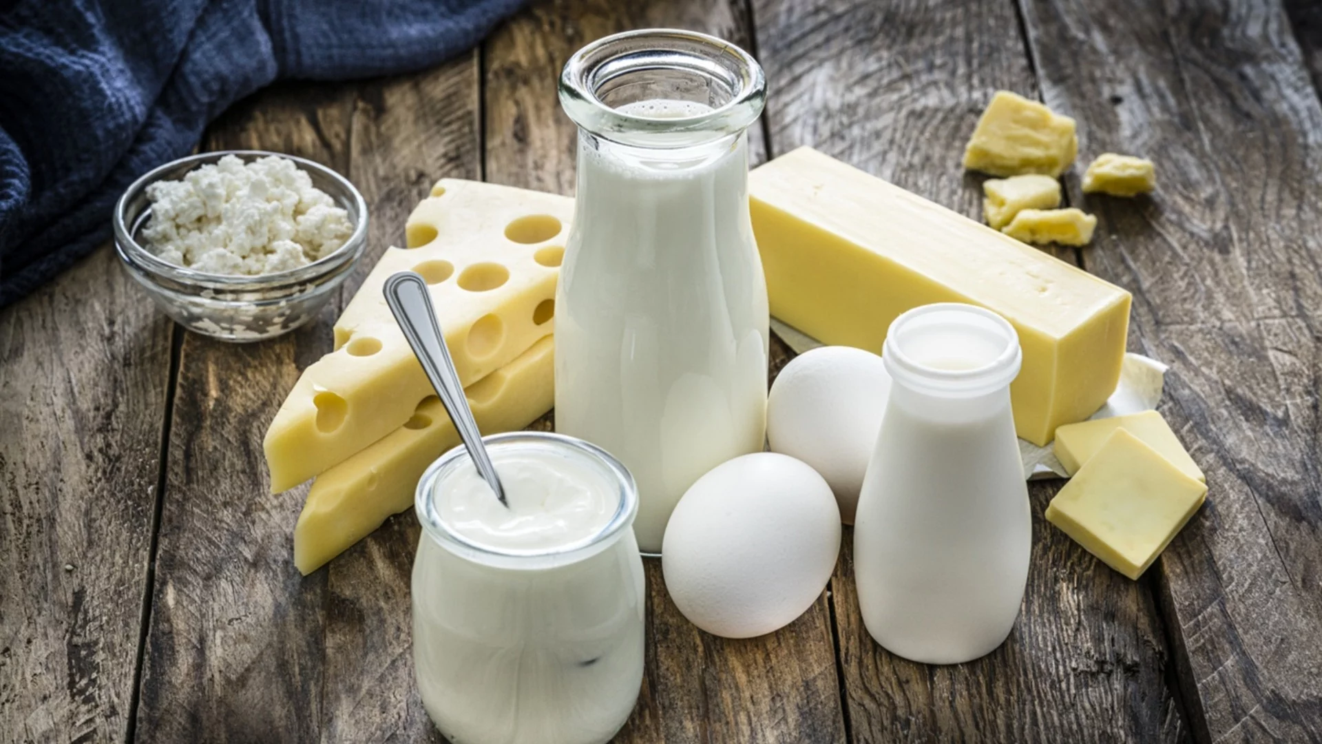 Шокови надценки при млякото, сиренето и кашкавала: Член на КЗК с разкрития