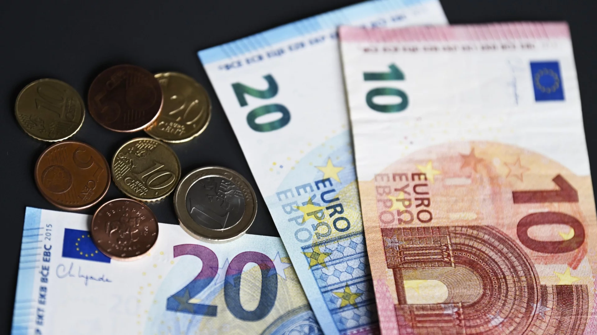 Пореден опит държавата да не остане без пари: Гледат удължителния бюджет