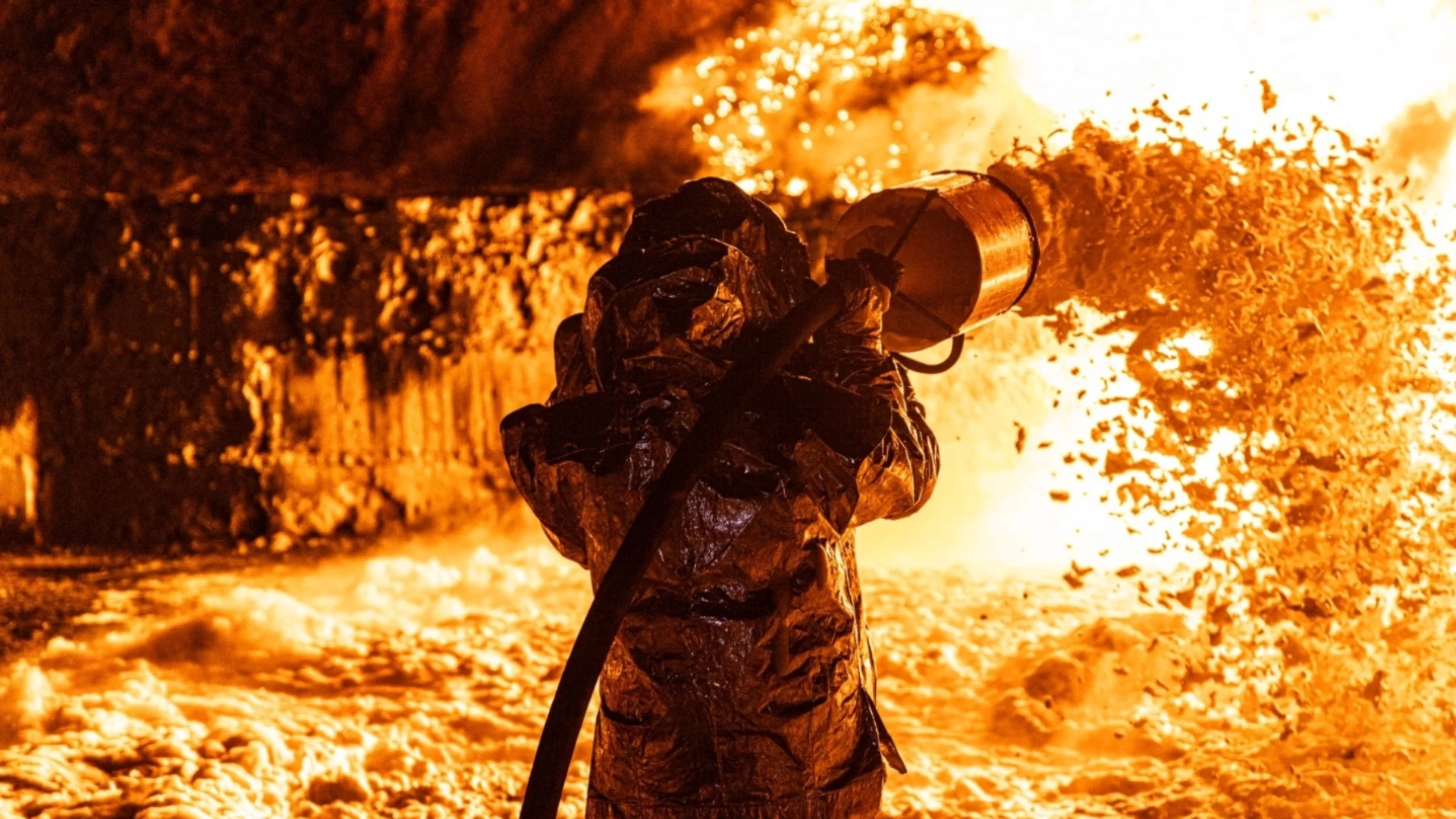 Украйна взриви ключов руски петролен терминал, Русия рани над 20 украински полицаи с един удар (ВИДЕО)