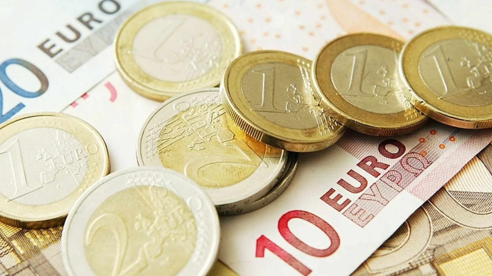 Нов завой в курса на еврото