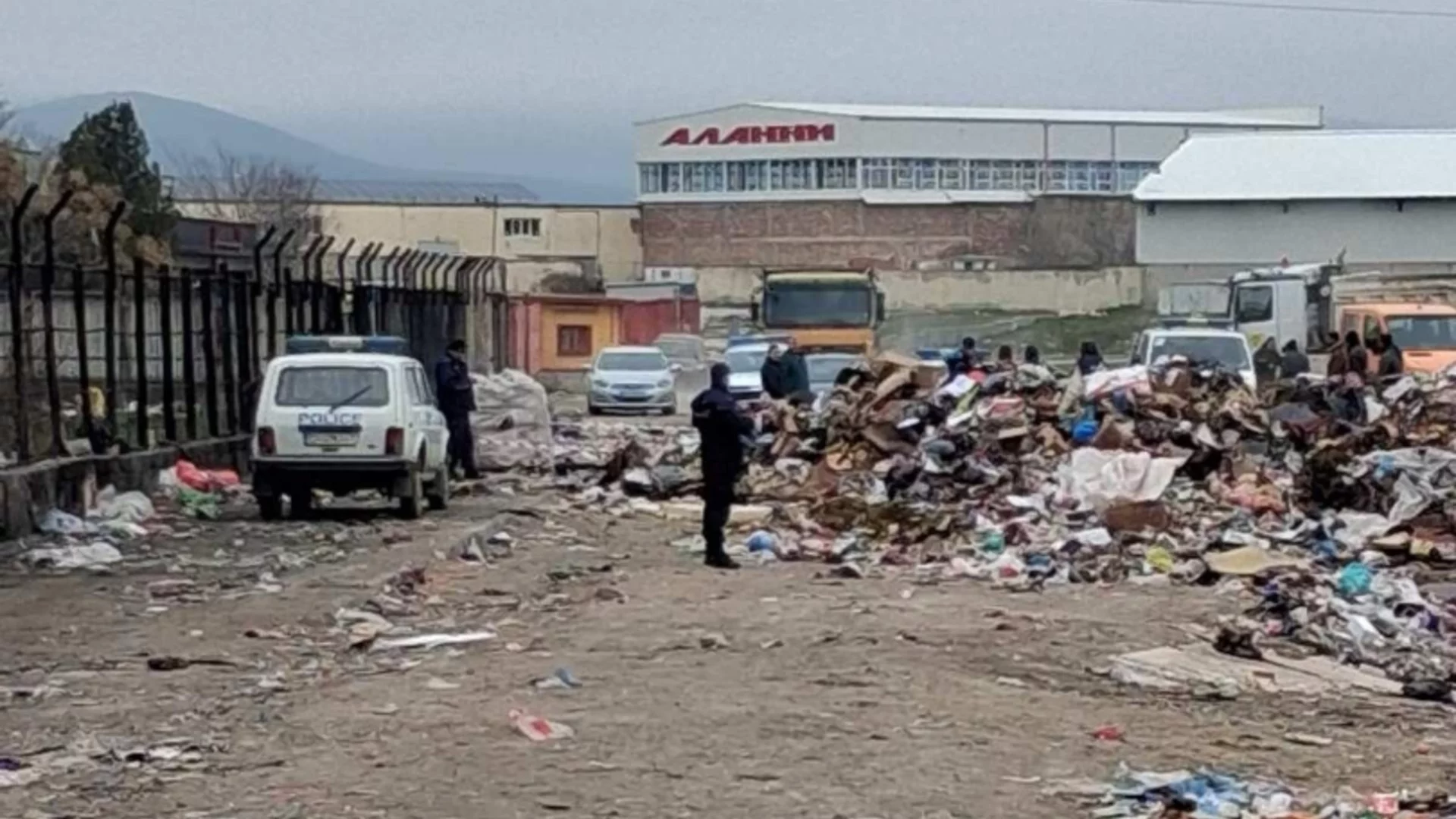 Откриха тяло на бебе на сметище в Сливен