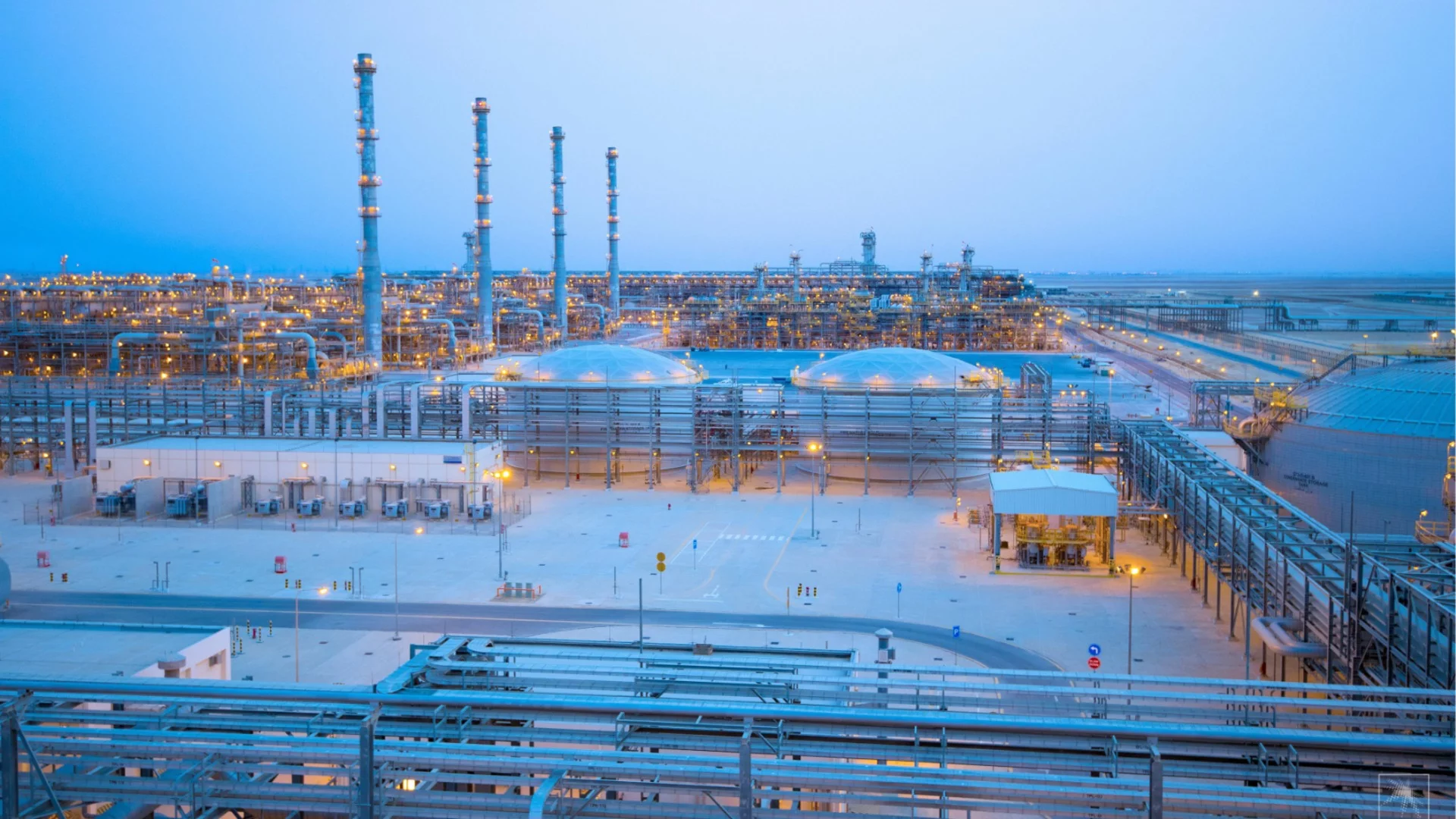 Най-голямата петролна компания в света търси защита от украински дронове