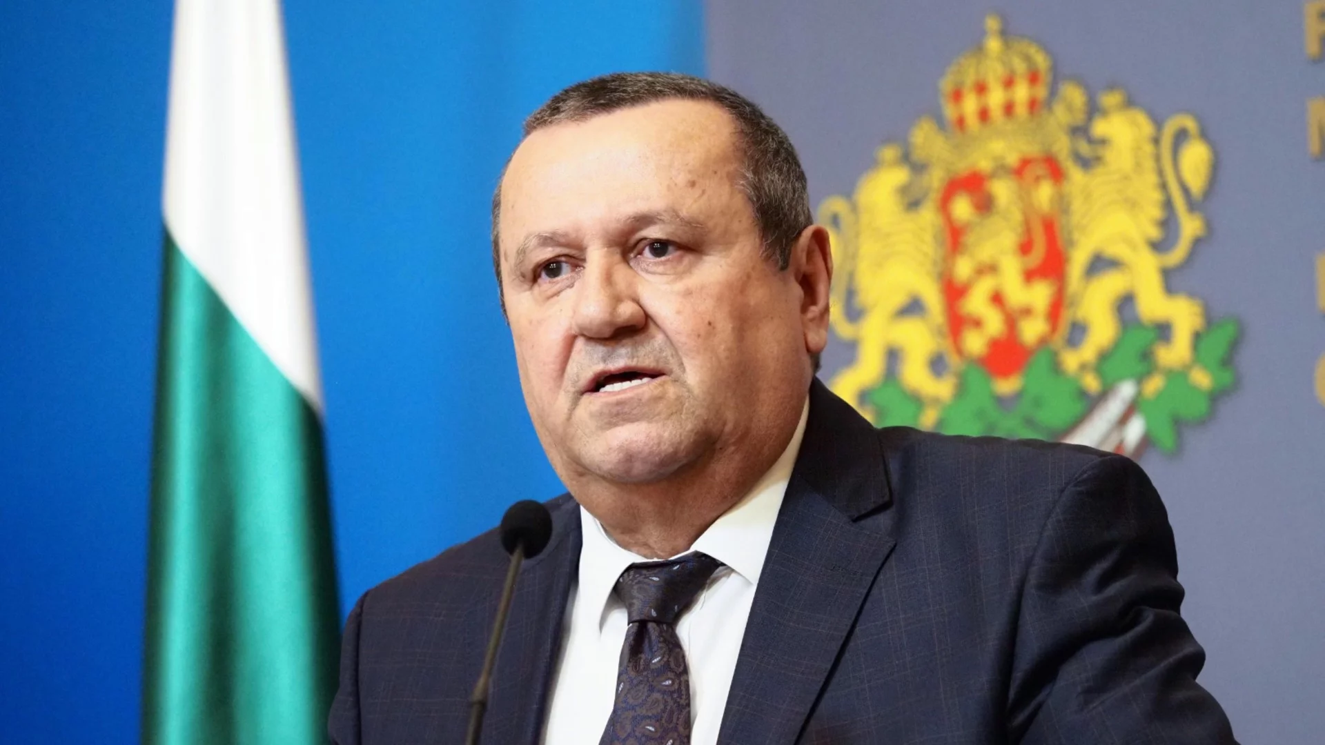 Социалният министър: Няма средства за помощ при поскъпване на горивата