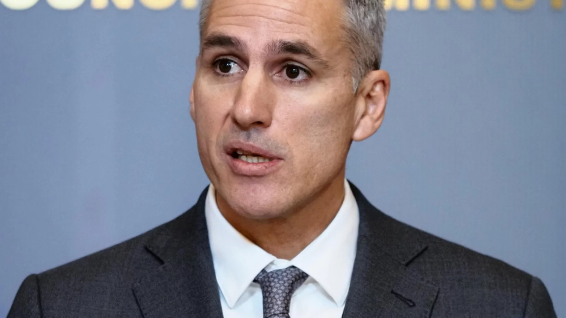 Служебният кабинет готви помощи за най-бедните и бизнеса заради цените на горивата