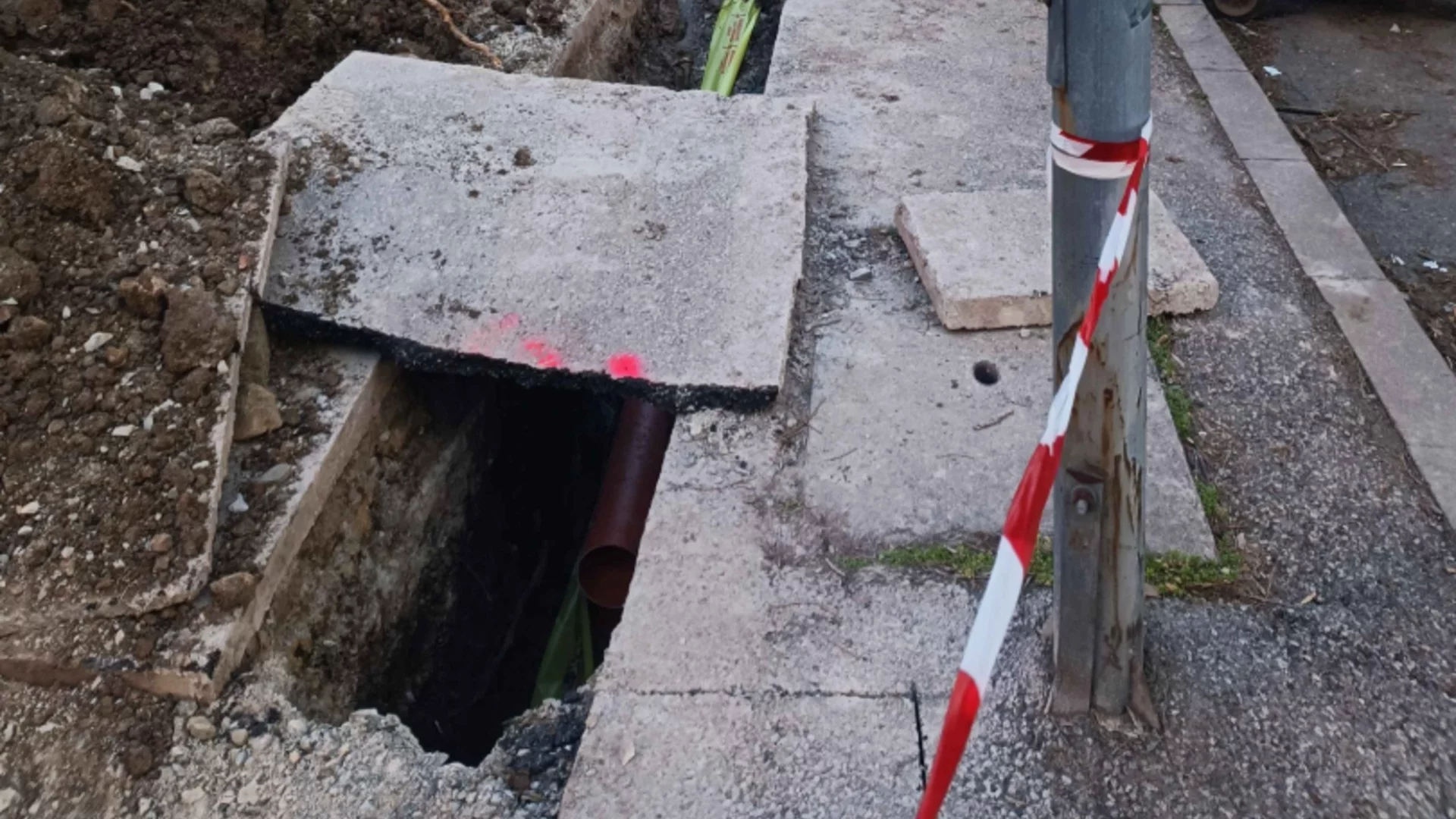 Атака с яйца по работници в кв. "Хиподрума" заради скандални общински ремонти по нощите