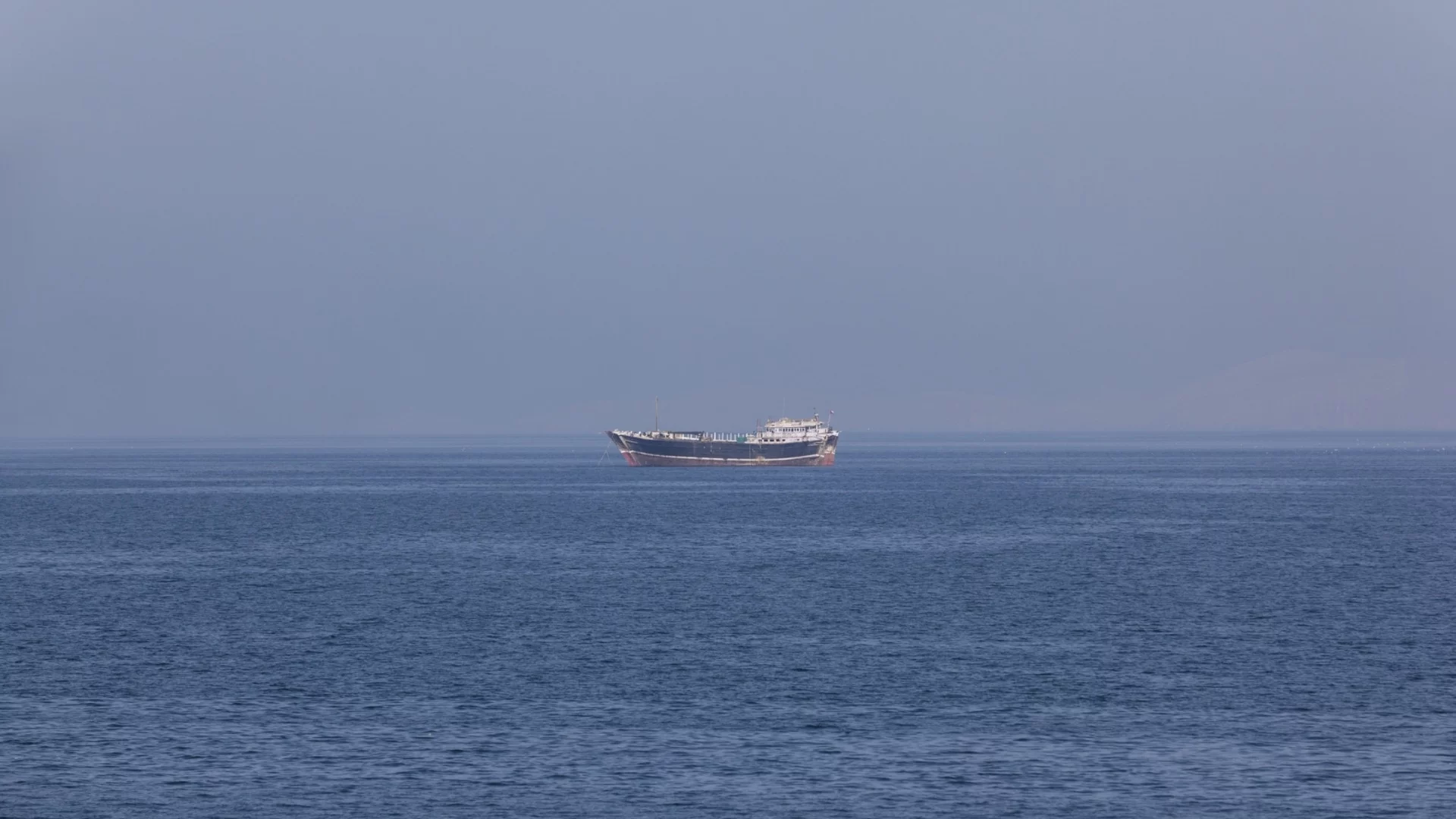 Готов да саботира корабоплаването: Иран е подготвил много подводни дронове, противокорабни ракети и морски мини (ВИДЕО)