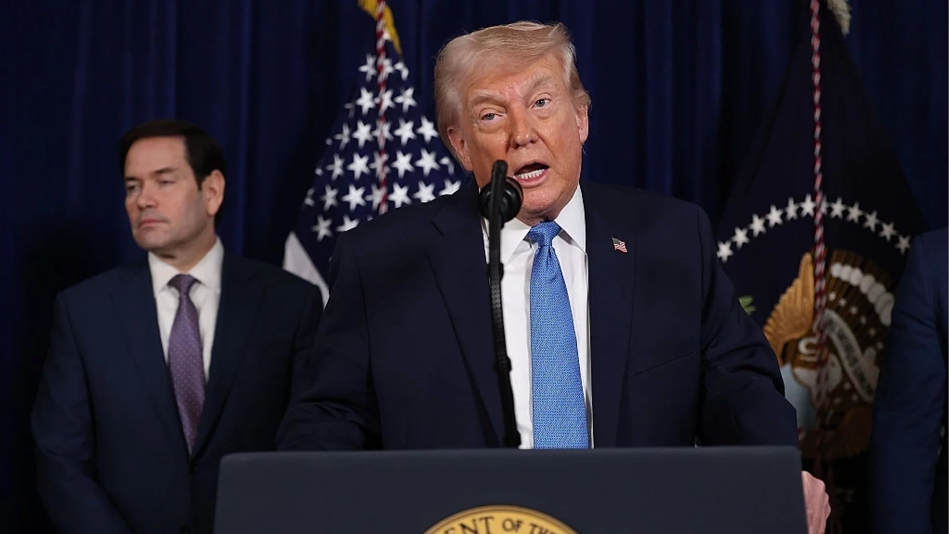 Тръмп: Правим много пари с вдигането на цените на петрола, но по-важно ми е да спра една зла империя