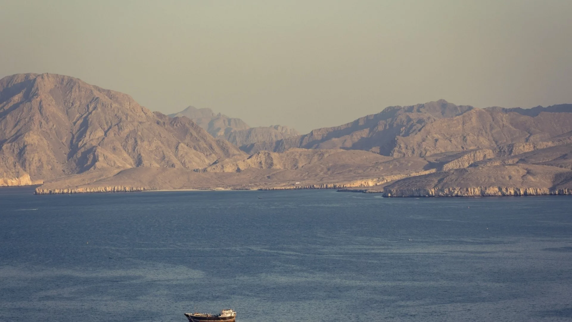 Ескорт на танкери през Ормузкия проток: Министър от САЩ каза кога ще се случи