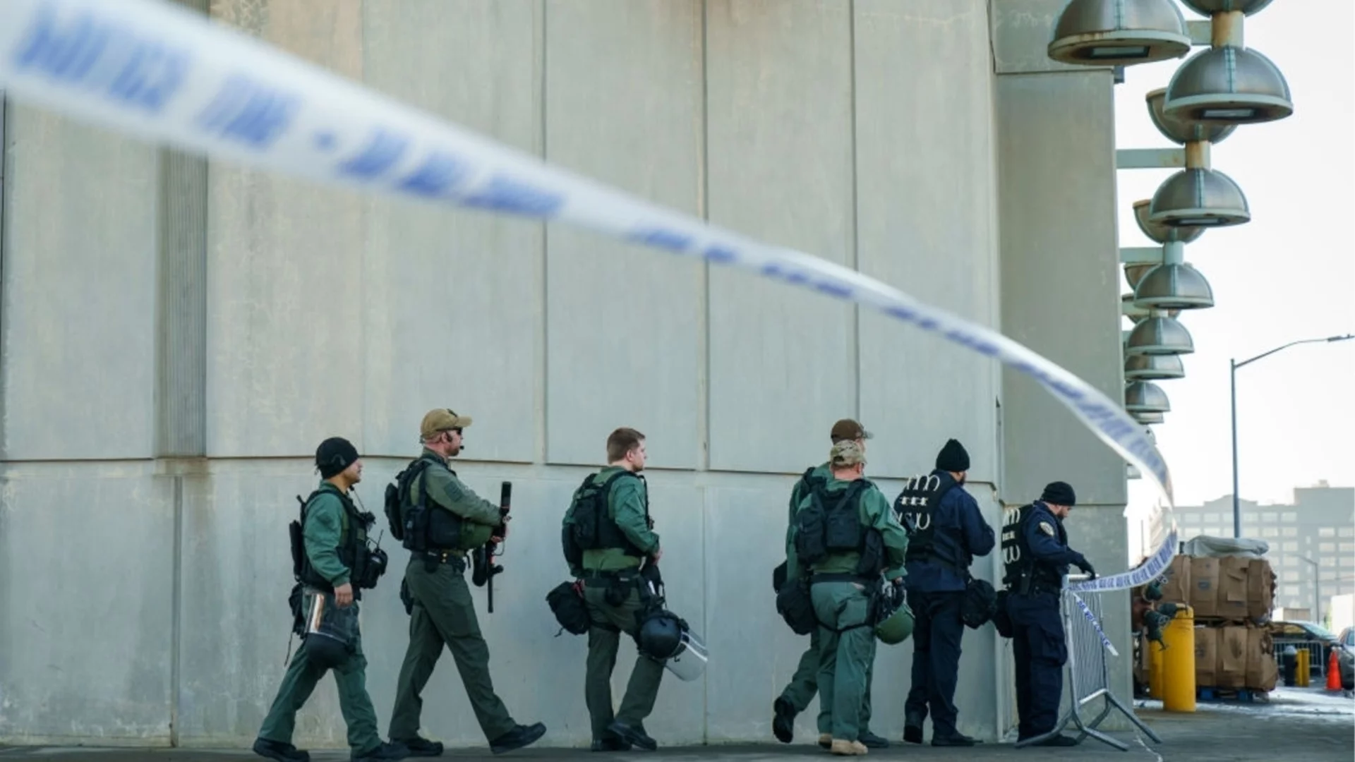 "Адът на Земята": Бруталният затвор и тясната килия, от която всяка нощ стене Николас Мадуро