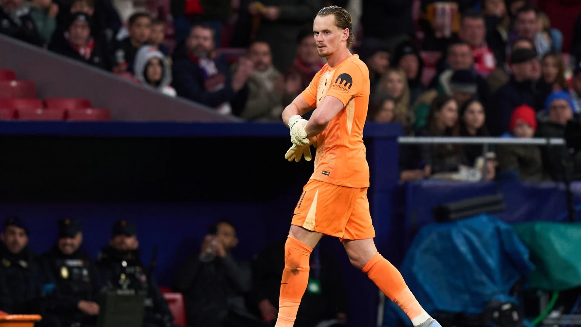 След кошмара в Шампионска лига: унизеният вратар с първи думи, напуска ли Тотнъм?