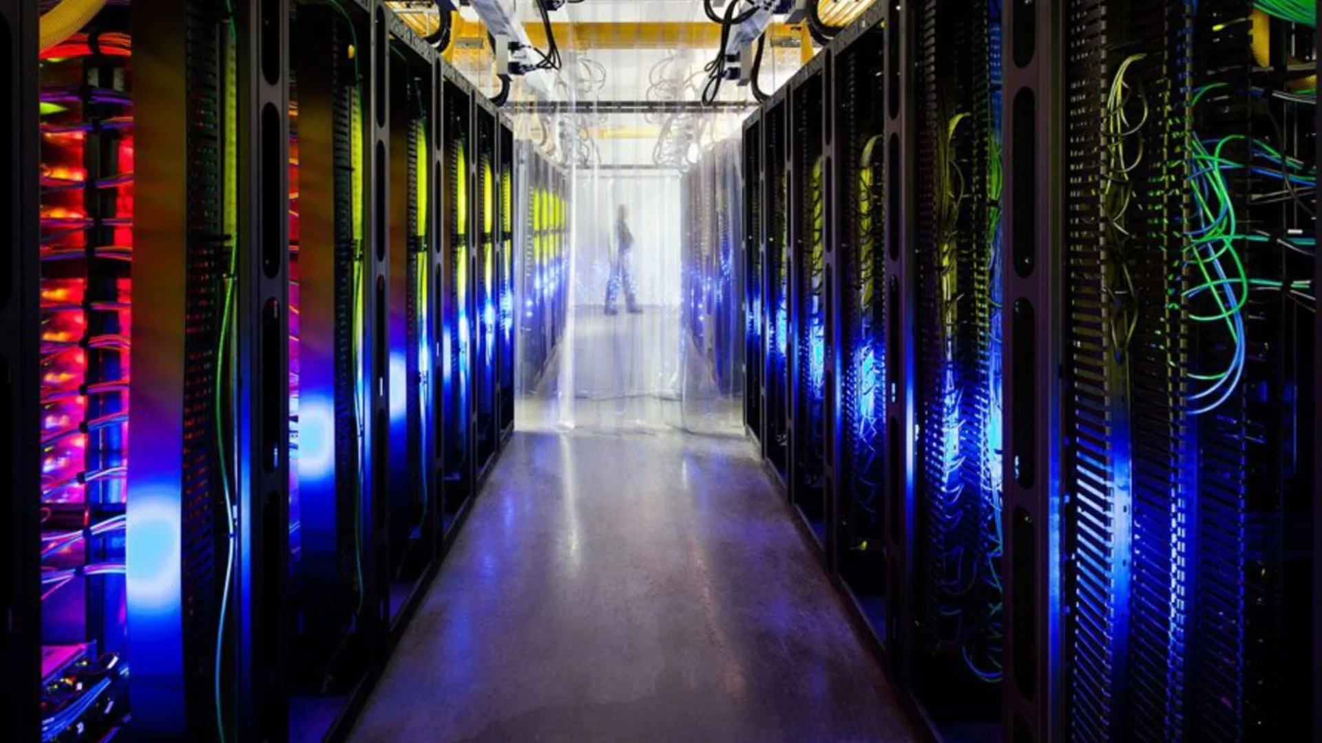 Google и Amazon под прицел: Защо Иран удря центрове за данни?