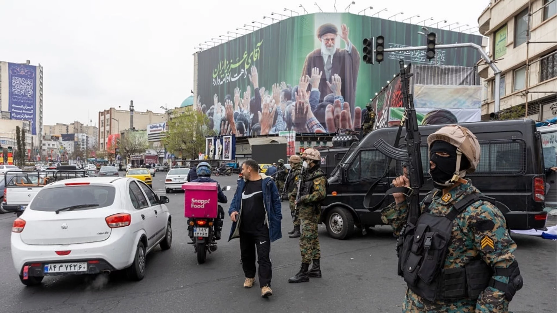 Шпионски кодове по радиото: Нова загадка около войната с Иран