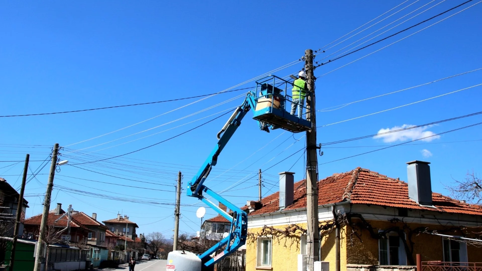 Костенец модернизира уличното осветление във всички населени места с европейско финансиране