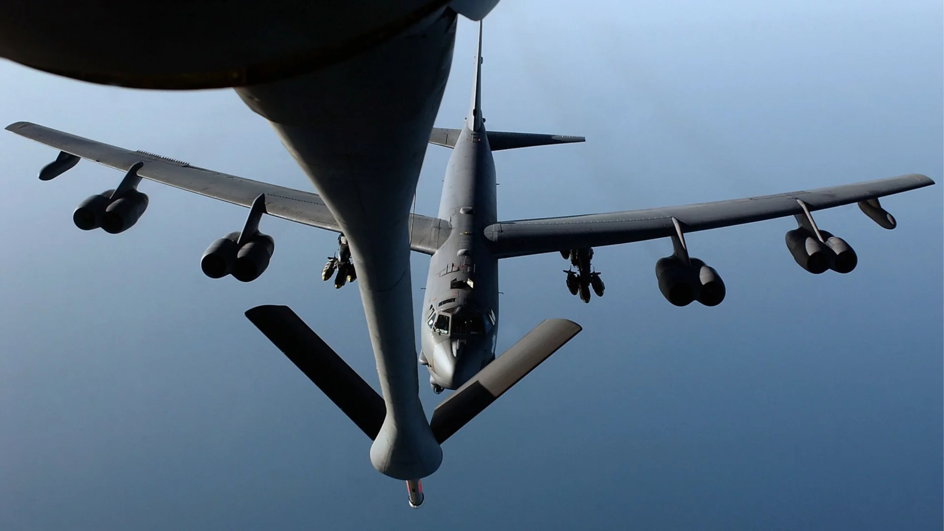 Инциденти с два американски военни самолета-цистерни в Близкия изток: Какво се случва?