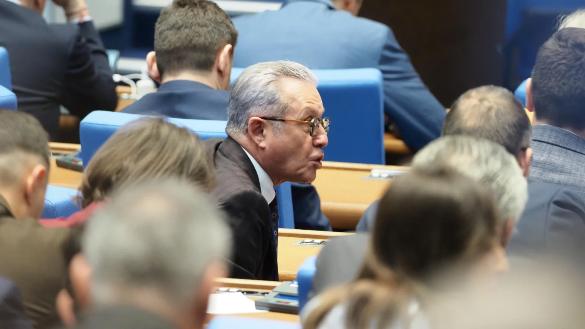 Без редовен бюджет: Парламентът прие на първо четене удължителния закон