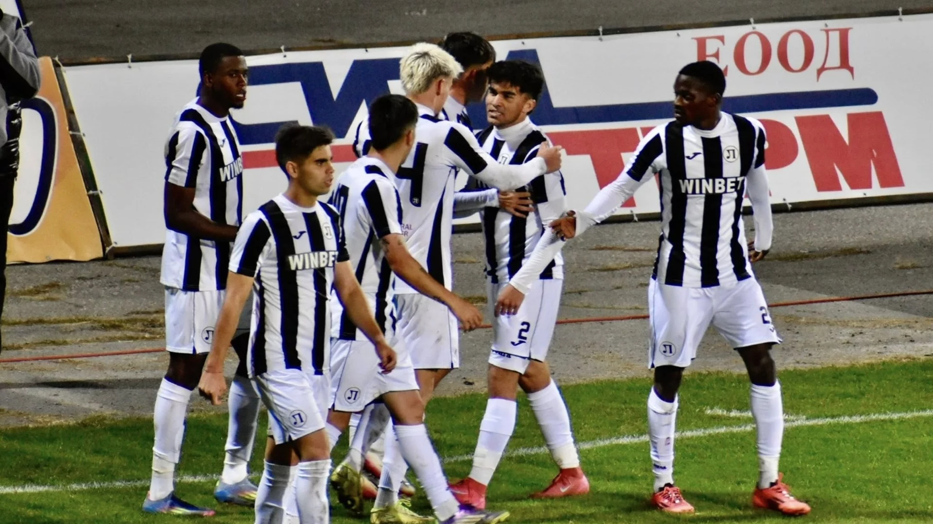 Локомотив Пловдив прекърши 10 от Септември, млад талант блести за „смърфовете“