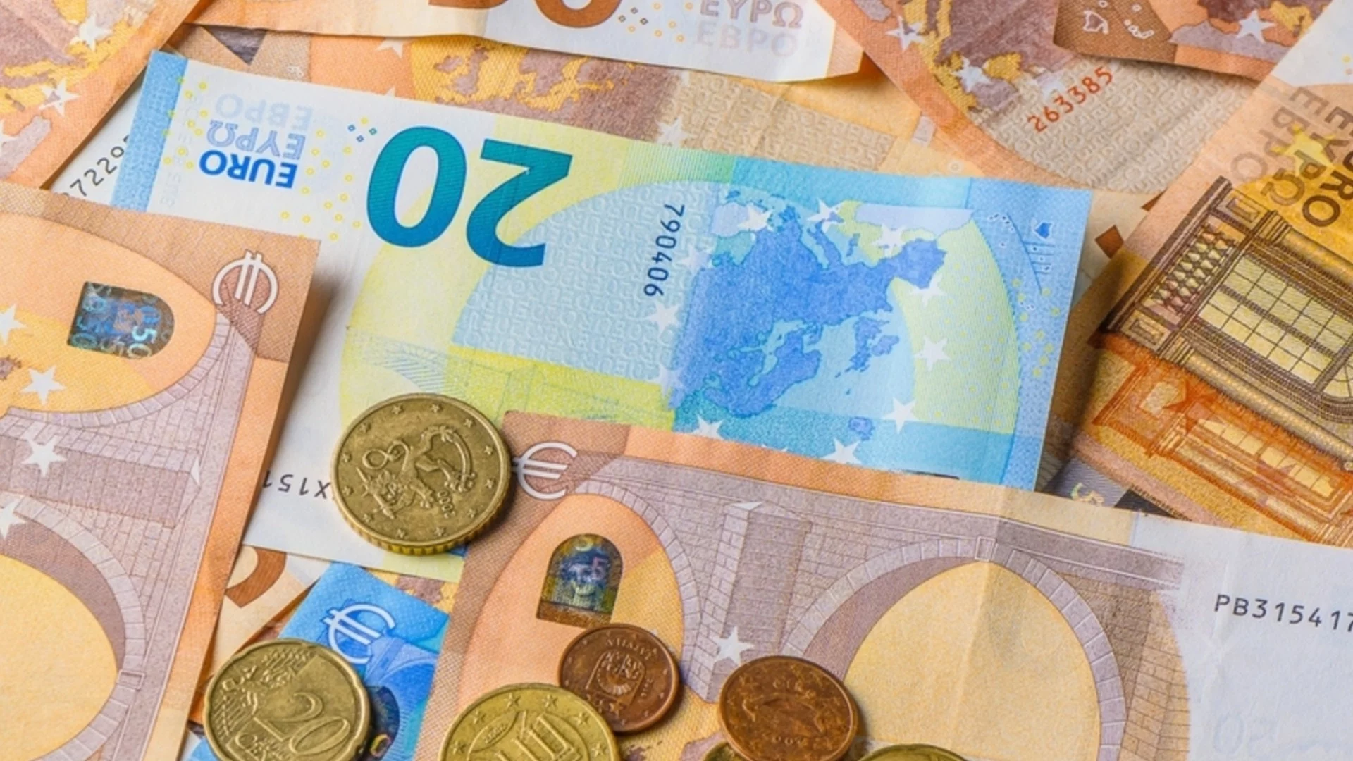Курсът на еврото е невиждан от месеци