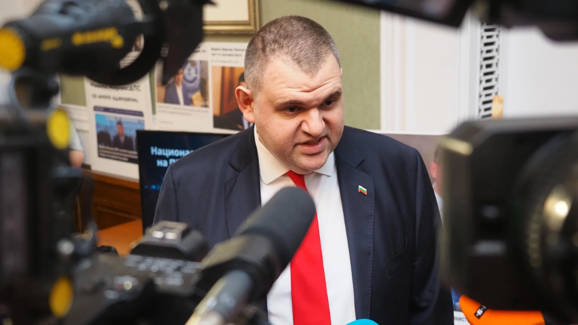 С гласовете на ГЕРБ и ИТН Пеевски прокара решението за Съвета за мир