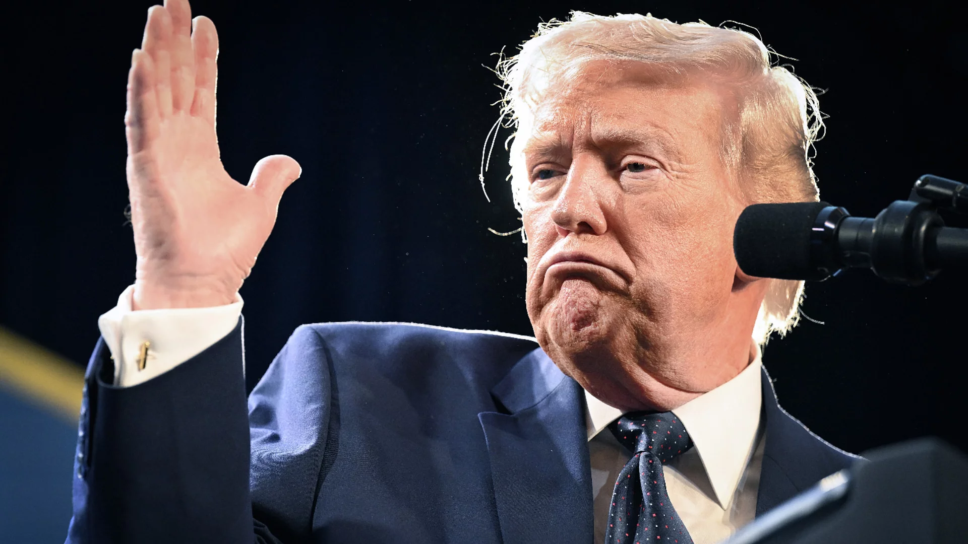 Мисля, че Путин помага малко на Иран и си мисли, че ние помагаме на Украйна