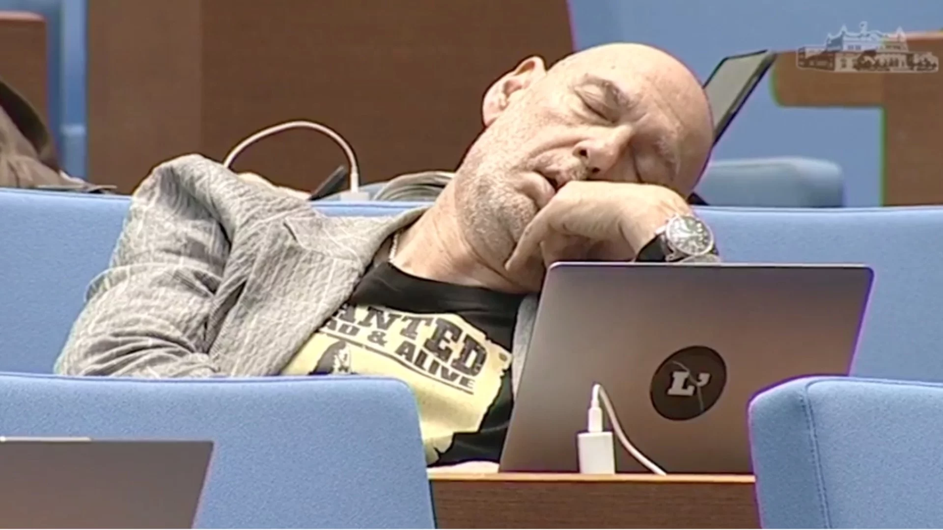 Дебатът за Съвета за мир приспа Любен Дилов-син